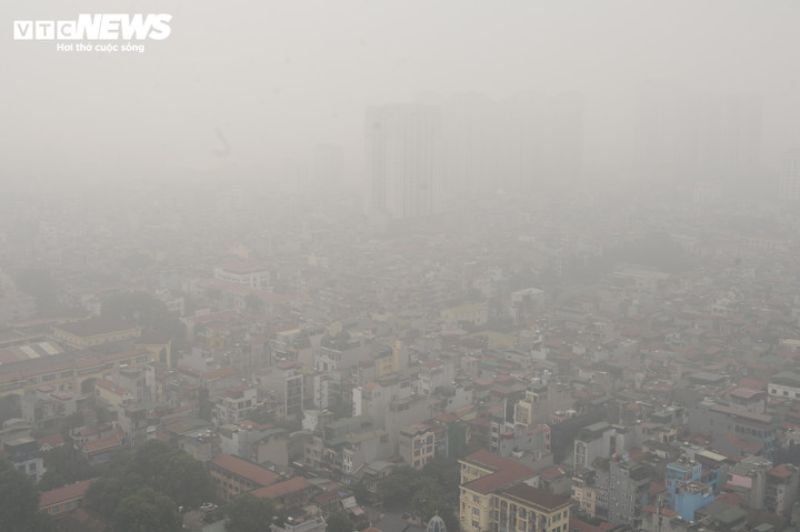 Các trường Hà Nội chủ động cho học sinh nghỉ học nếu không khí 'rất nguy hại'- Ảnh 1.