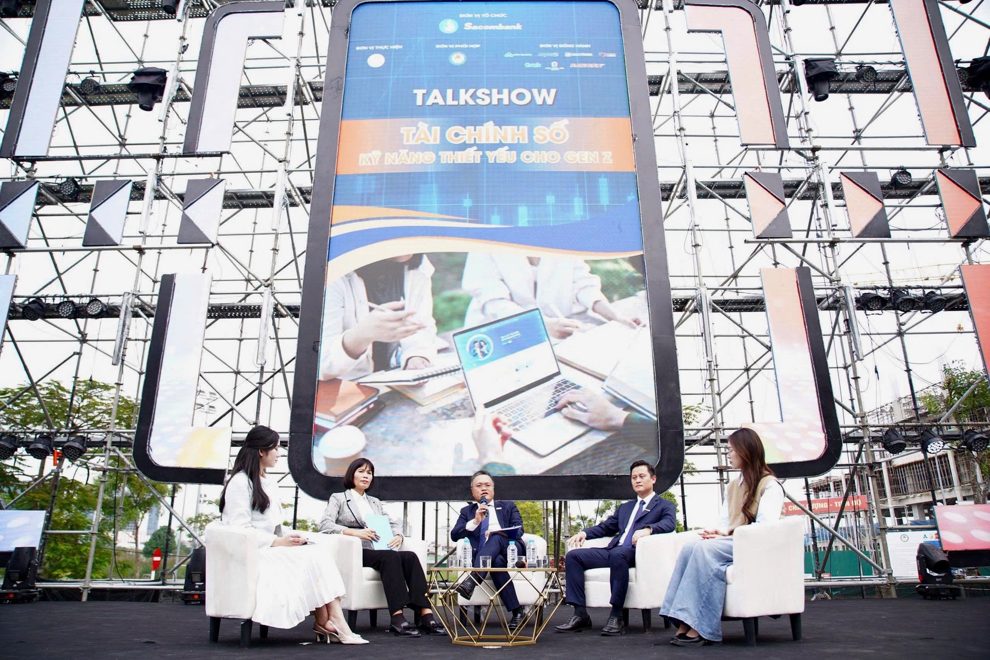 Sacombank cùng thế hệ trẻ lan toả tinh thần “Tài chính thông minh – tương lai bứt phá” qua S-Finfest 2025- Ảnh 3.