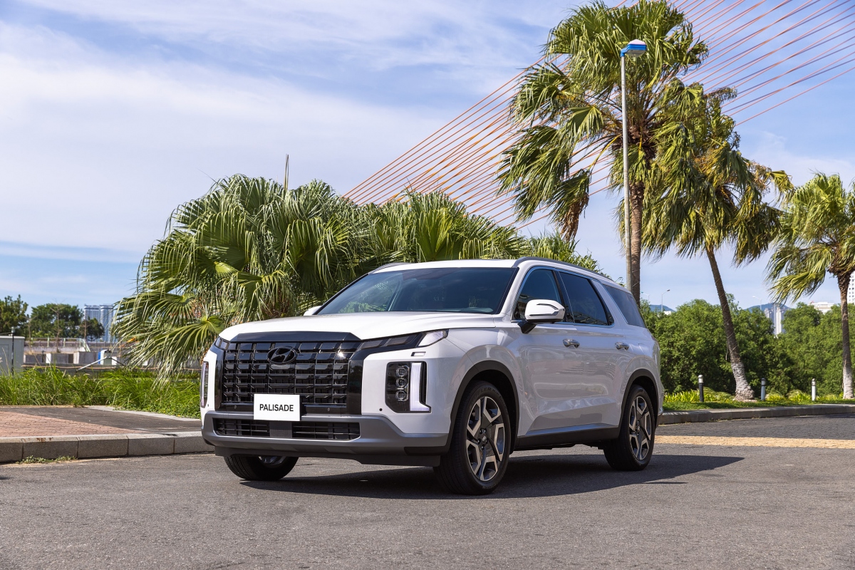 Tháng này, Hyundai Palisade giảm giá tối đa 200 triệu, Santa Fe 180 triệu- Ảnh 1.
