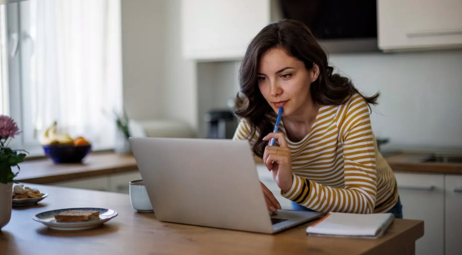 Chuyên gia chỉ điểm 1 tài sản an toàn nhưng không giúp làm giàu, giữ càng lâu càng mất giá, có trong két sắt mọi nhà- Ảnh 1.