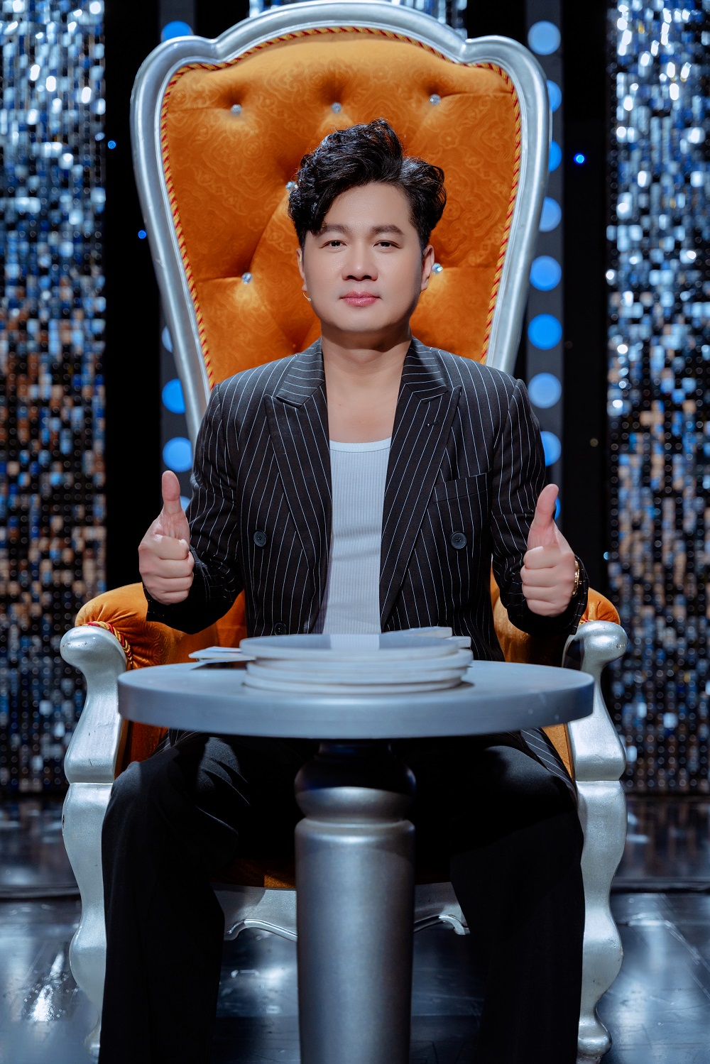 Nam ca sĩ sở hữu khách sạn 50 phòng, tiết lộ lý do đi siêu xe 10 tỷ, U50 muốn sinh con với bạn gái- Ảnh 1. Nam ca sĩ sở hữu khách sạn 50 phòng, tiết lộ lý do đi siêu xe 10 tỷ, U50 muốn sinh con với bạn gái- Ảnh 1.