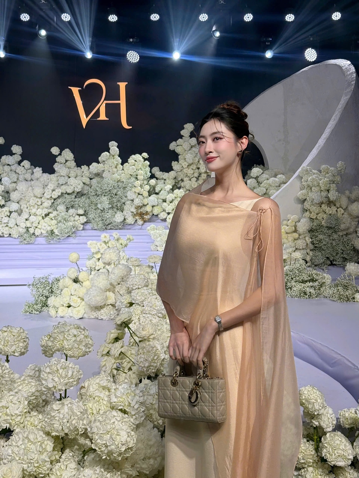 Lương Thùy Linh bị chê xuống sắc- Ảnh 11.