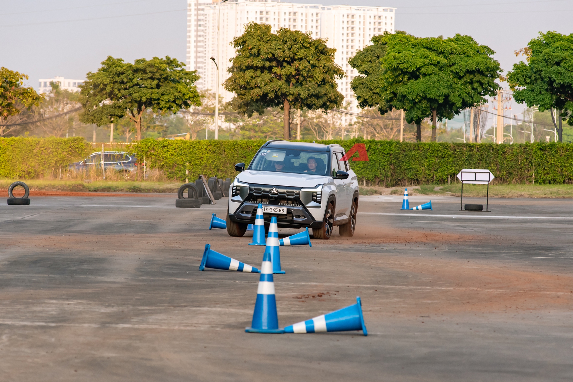 Cầm lái Mitsubishi Destinator: 6 bài sa hình ‘khét lẹt’ này biết luôn xe cầu trước 1.5L 7 chỗ thật sự sẽ thế nào!- Ảnh 24.