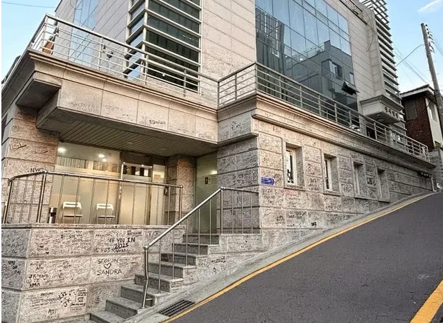 Khủng hoảng nhà ở với người trẻ- Ảnh 1.