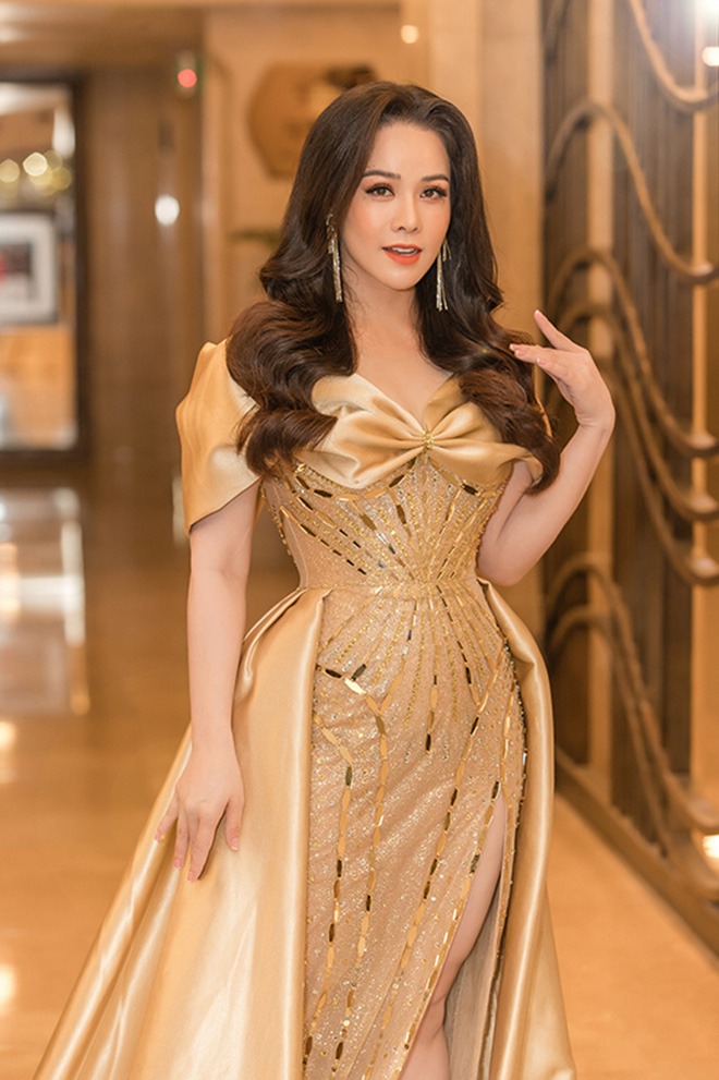 Nữ ca sĩ Việt 40 tuổi tự sinh con, không lấy chồng, ở biệt thự 20 tỷ- Ảnh 1.