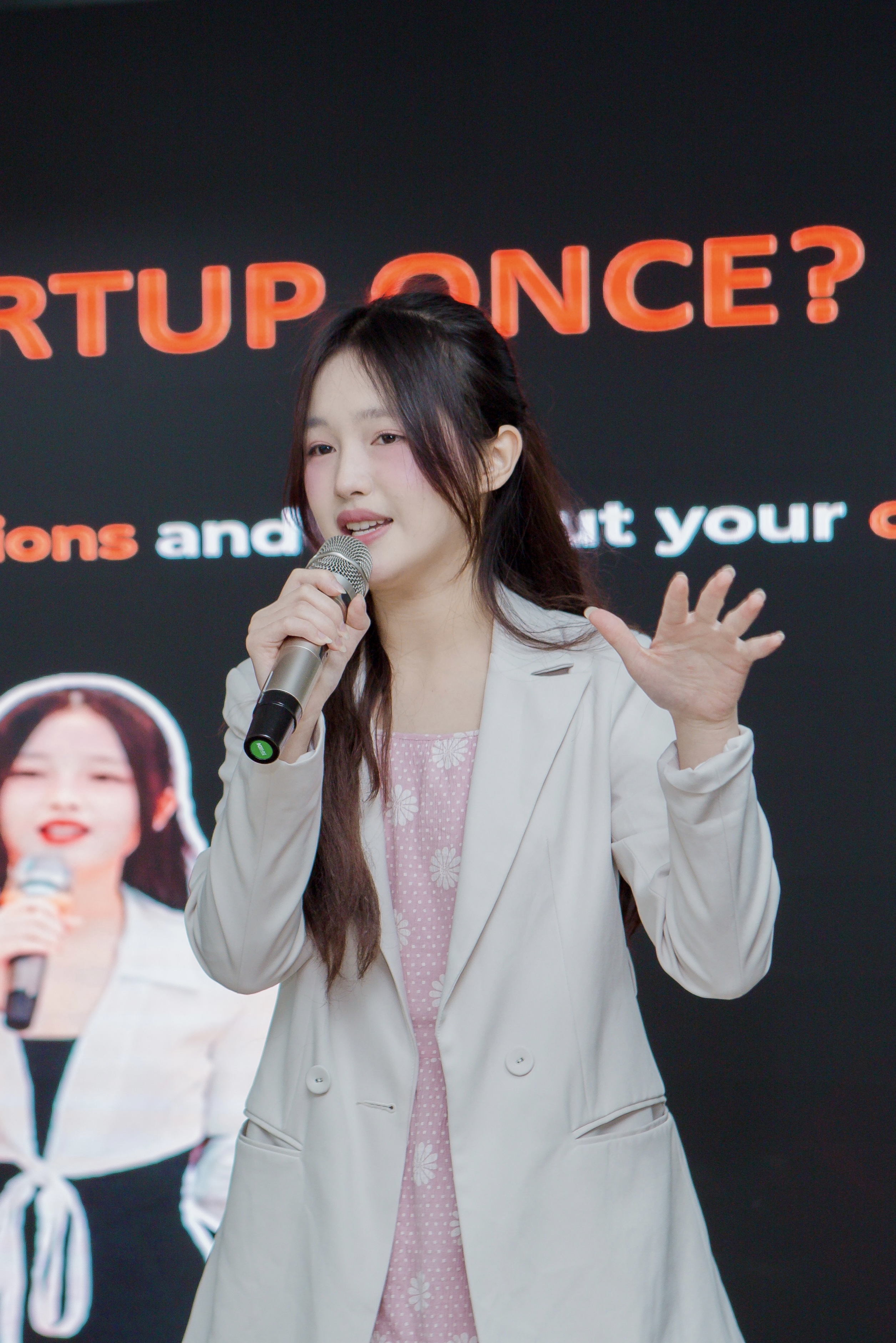 Nữ sinh 2004 từ trường làng vươn ra biển lớn: Khi “trái tim sư tử” kiến tạo bản thân từ bản lĩnh tuổi trẻ- Ảnh 2.