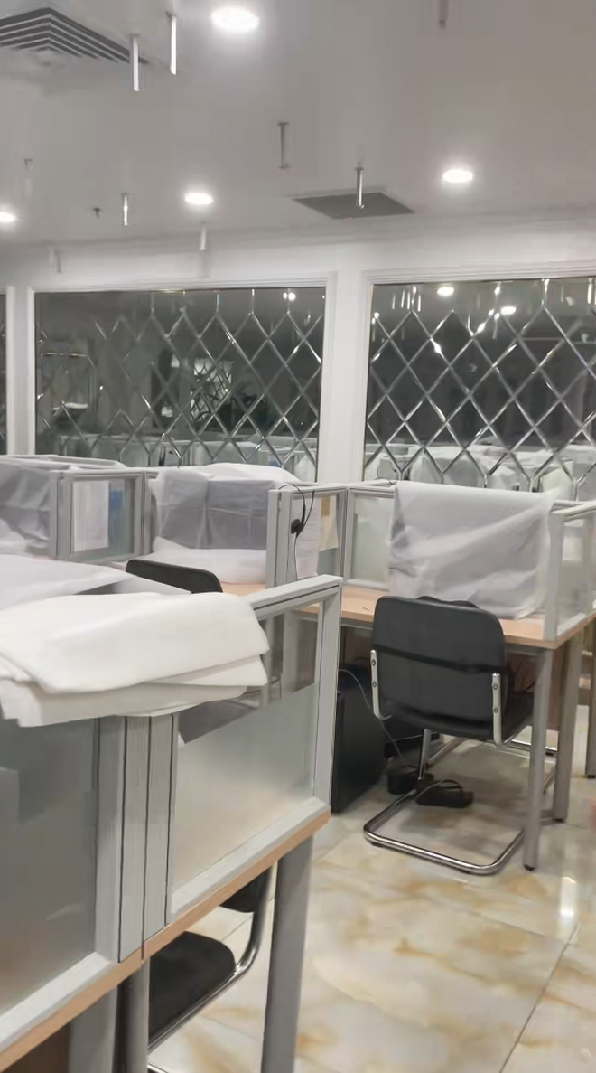 Máy móc phủ vải trắng, hàng trăm nhân viên làm thủ tục nghỉ việc khi TMV Mailisa ngừng hoạt động- Ảnh 3. Máy móc phủ vải trắng, hàng trăm nhân viên làm thủ tục nghỉ việc khi TMV Mailisa ngừng hoạt động- Ảnh 3.