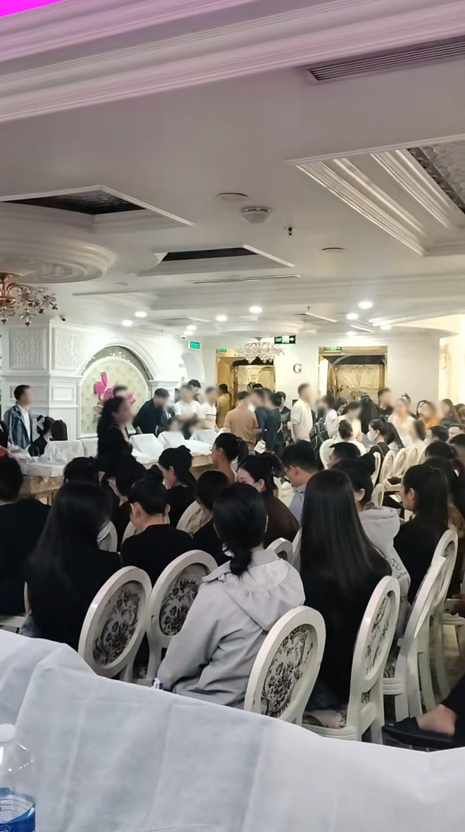 Máy móc phủ vải trắng, hàng trăm nhân viên làm thủ tục nghỉ việc khi TMV Mailisa ngừng hoạt động- Ảnh 4. Máy móc phủ vải trắng, hàng trăm nhân viên làm thủ tục nghỉ việc khi TMV Mailisa ngừng hoạt động- Ảnh 4.