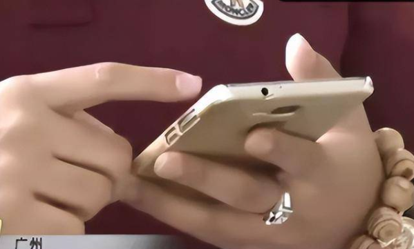 Tài khoản bị khấu trừ hơn 1 tỷ đồng nhưng không được thông báo, khách khiếu nại thì ngân hàng tuyên bố: “Đã xử lý đúng quy định”- Ảnh 1.