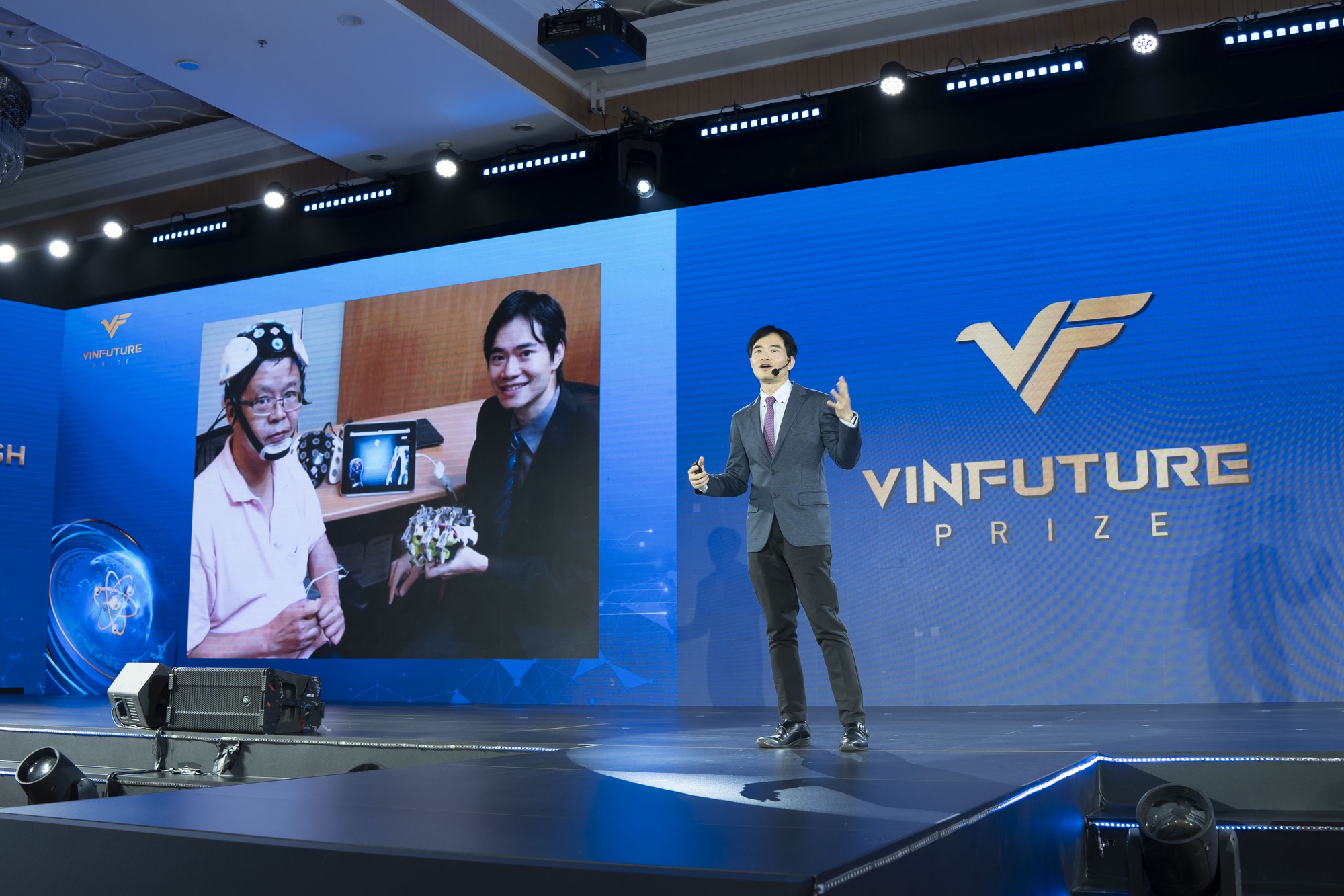 Giáo sư chế tạo robot “đọc” ý định của con người: “VinFuture cho thế giới thấy khoa học công nghệ Việt Nam đã phát triển thế nào”- Ảnh 1. Giáo sư chế tạo robot “đọc” ý định của con người: “VinFuture cho thế giới thấy khoa học công nghệ Việt Nam đã phát triển thế nào”- Ảnh 1.