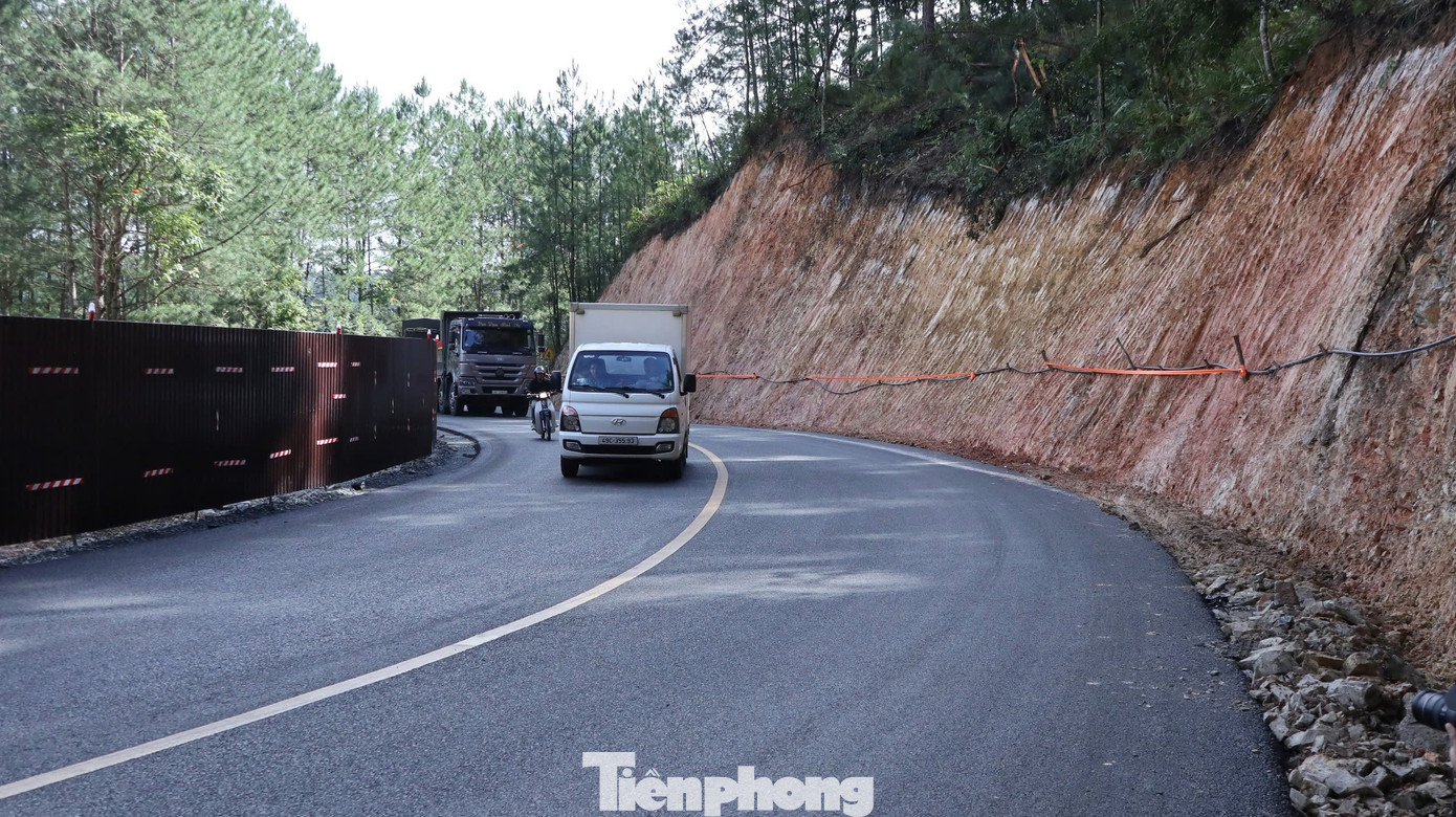 Đèo Mimosa sau khi thông xe qua đường tạm- Ảnh 1.