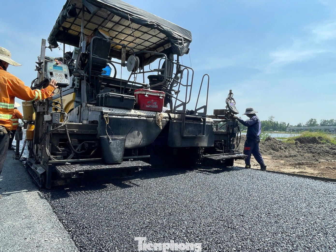 Cận cảnh cao tốc Cần Thơ - Cà Mau sắp thông xe- Ảnh 11.