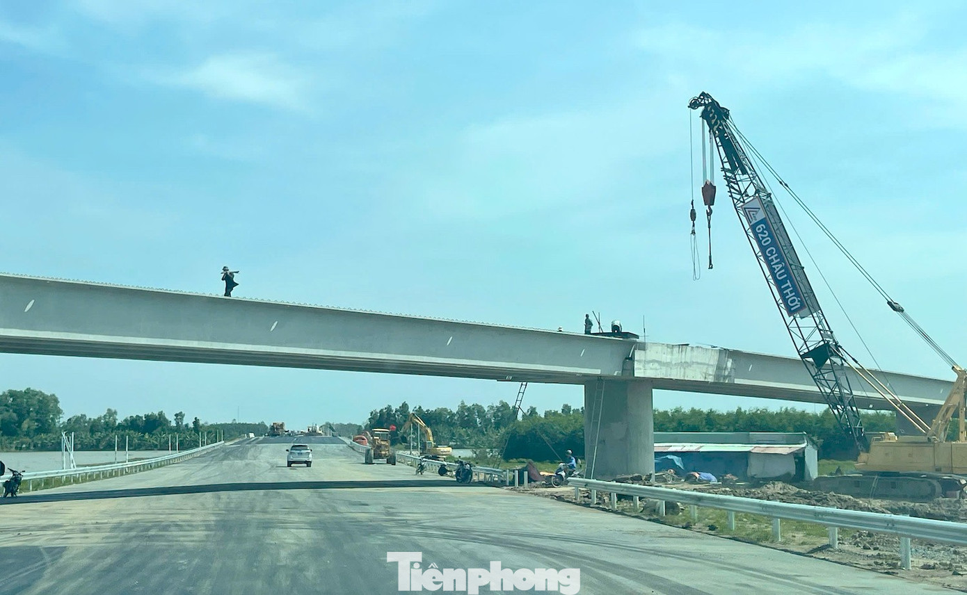 Cận cảnh cao tốc Cần Thơ - Cà Mau sắp thông xe- Ảnh 21.
