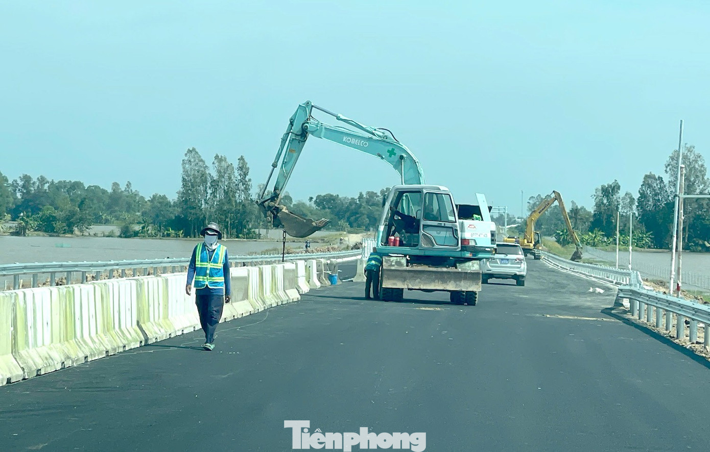 Cận cảnh cao tốc Cần Thơ - Cà Mau sắp thông xe- Ảnh 8.