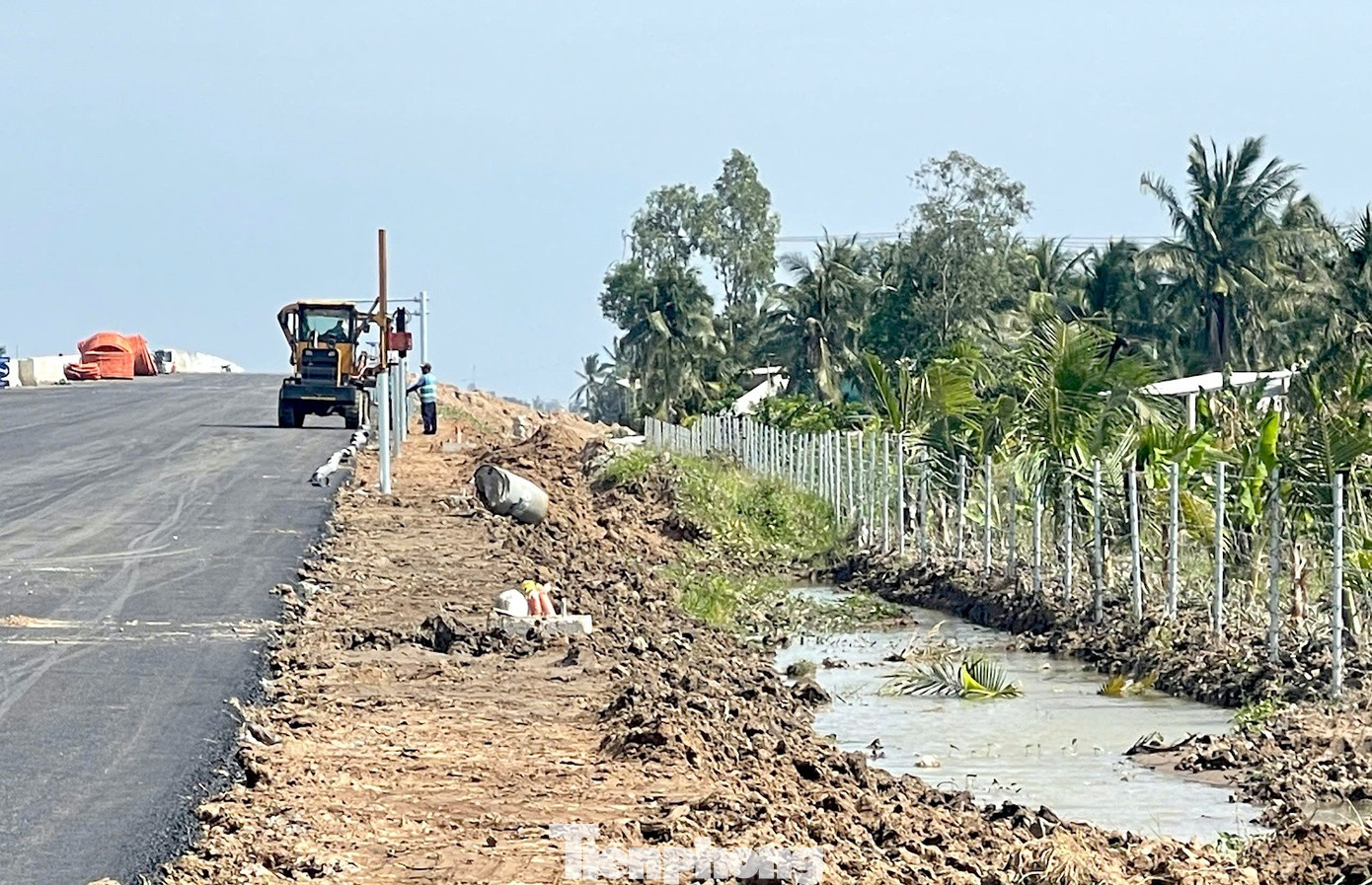 Cận cảnh cao tốc Cần Thơ - Cà Mau sắp thông xe- Ảnh 7.