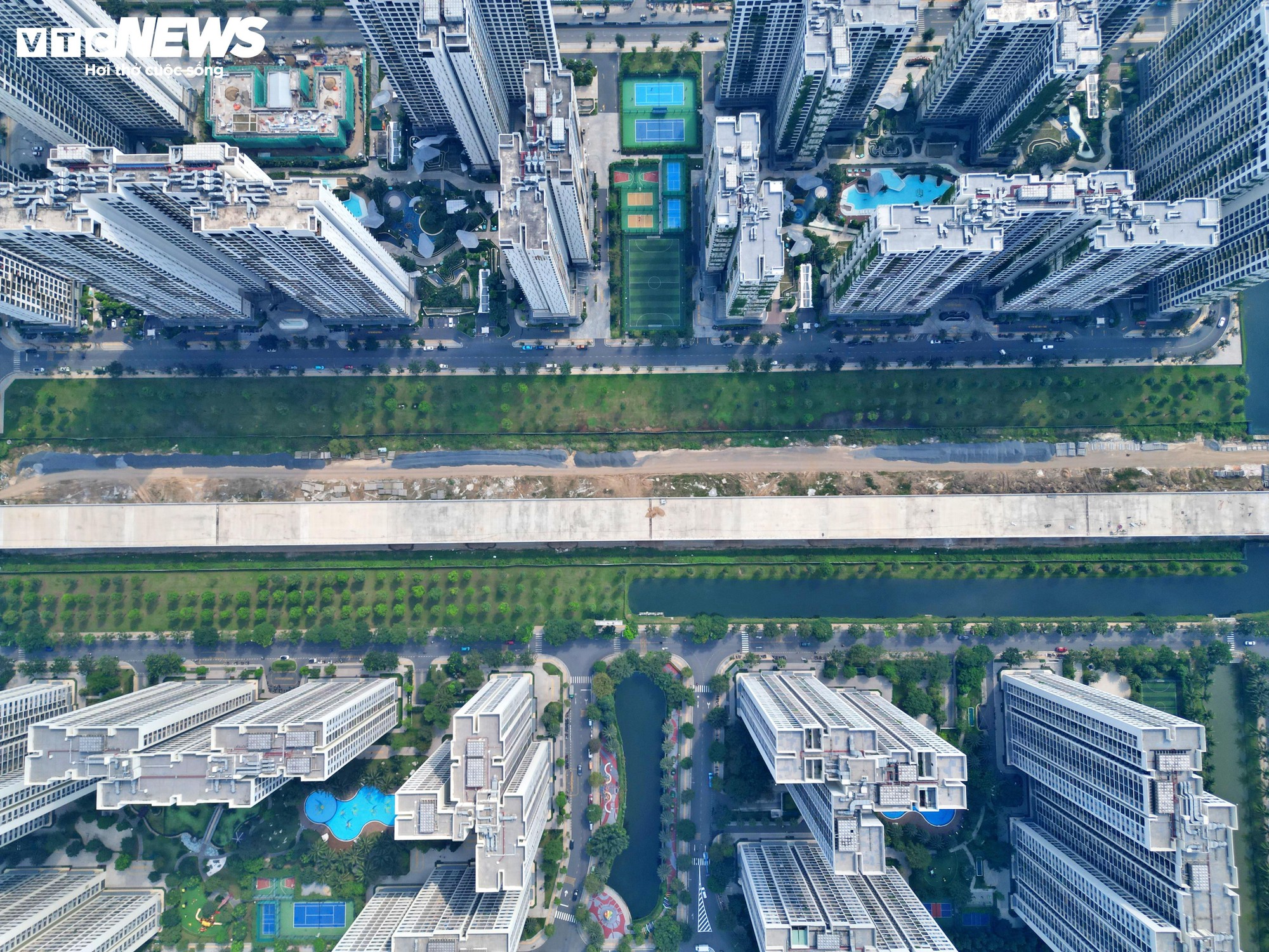Ngắm Vành đai 3 từ trên cao qua khu đô thị ở TP.HCM trước ngày thông xe- Ảnh 2.