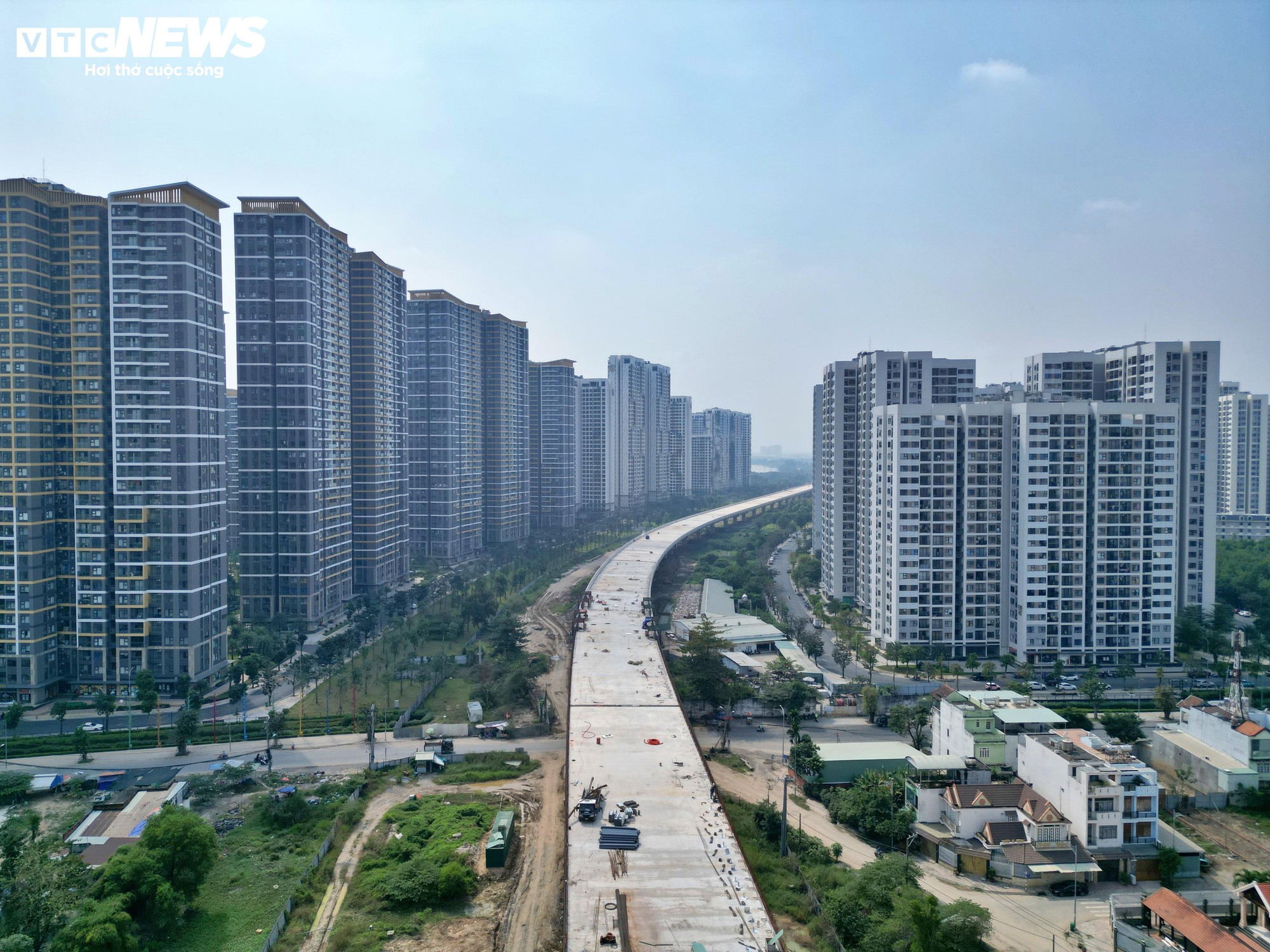 Ngắm Vành đai 3 từ trên cao qua khu đô thị ở TP.HCM trước ngày thông xe- Ảnh 1.