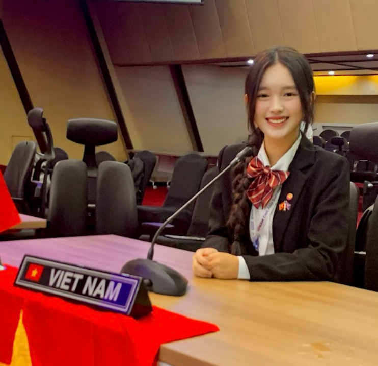 Nữ sinh 2004 từ trường làng vươn ra biển lớn: Khi “trái tim sư tử” kiến tạo bản thân từ bản lĩnh tuổi trẻ- Ảnh 3.