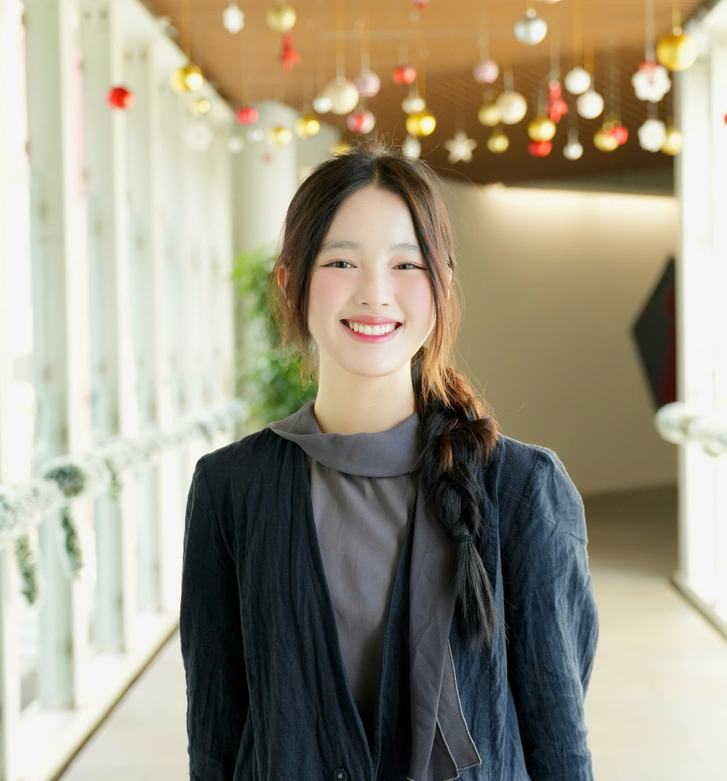 Nữ sinh 2004 từ trường làng vươn ra biển lớn: Khi “trái tim sư tử” kiến tạo bản thân từ bản lĩnh tuổi trẻ- Ảnh 1.