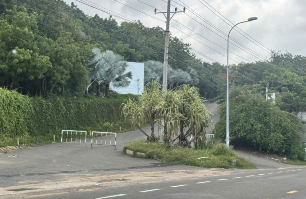 Hàng loạt sai phạm ở dự án sân golf Hòn Rơm gần 200 ha tại Mũi Né- Ảnh 1. Hàng loạt sai phạm ở dự án sân golf Hòn Rơm gần 200 ha tại Mũi Né- Ảnh 1.