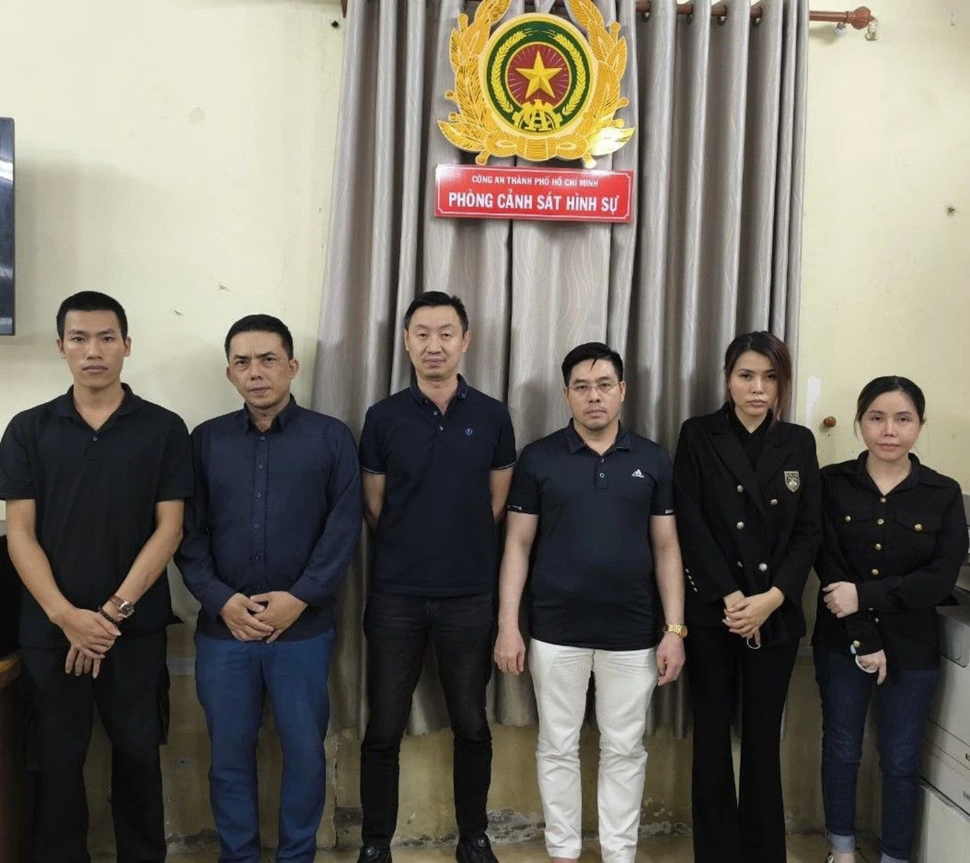 Cựu nữ tiếp viên hàng không và bạn trai ngoại quốc lập đường dây môi giới mại dâm bạc tỷ ở TPHCM- Ảnh 2.