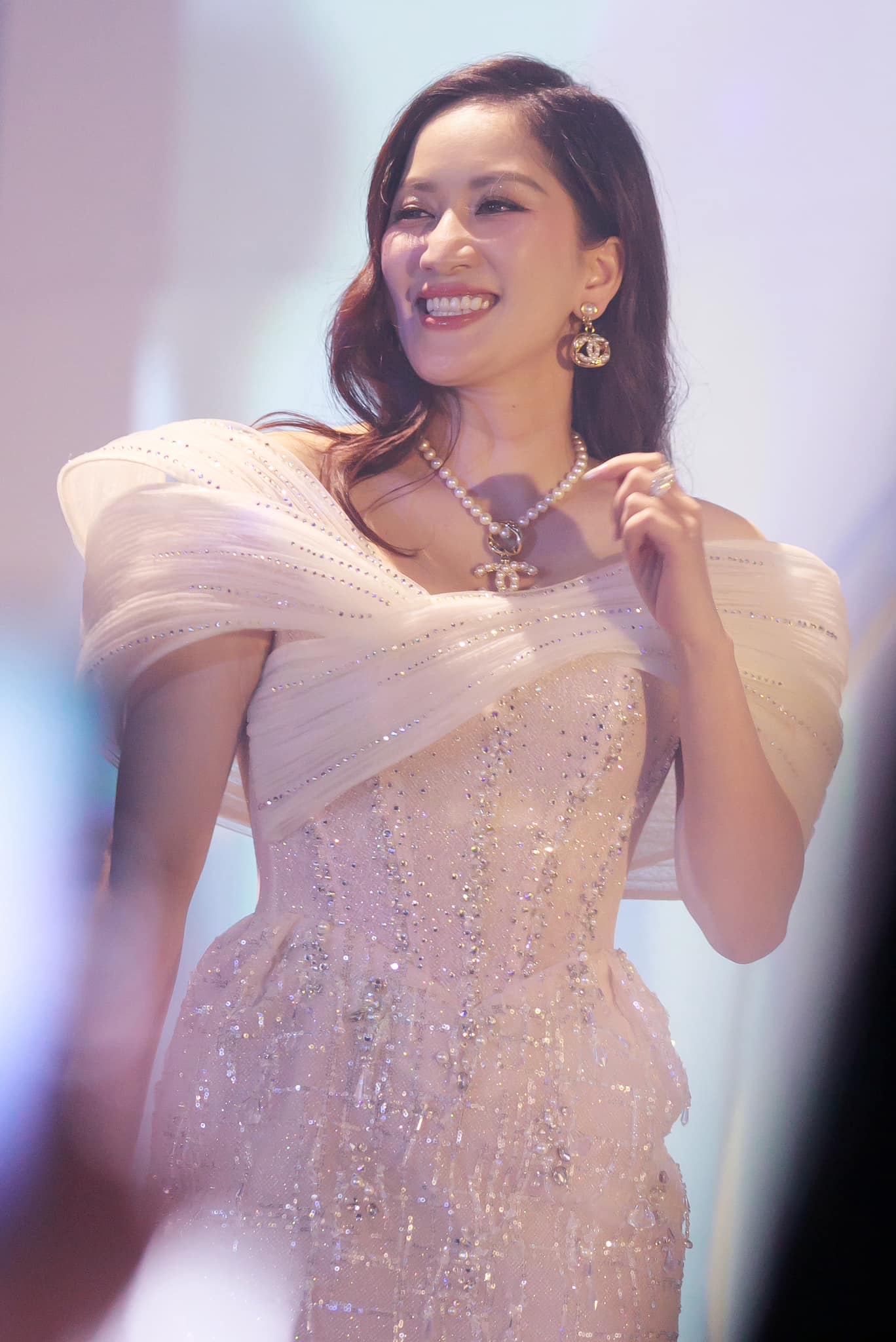 Nhan sắc nữ nghệ sĩ là viện trưởng, cưới chồng học trò kém 11 tuổi, sở hữu nhà trăm tỷ ở TP.HCM- Ảnh 1.