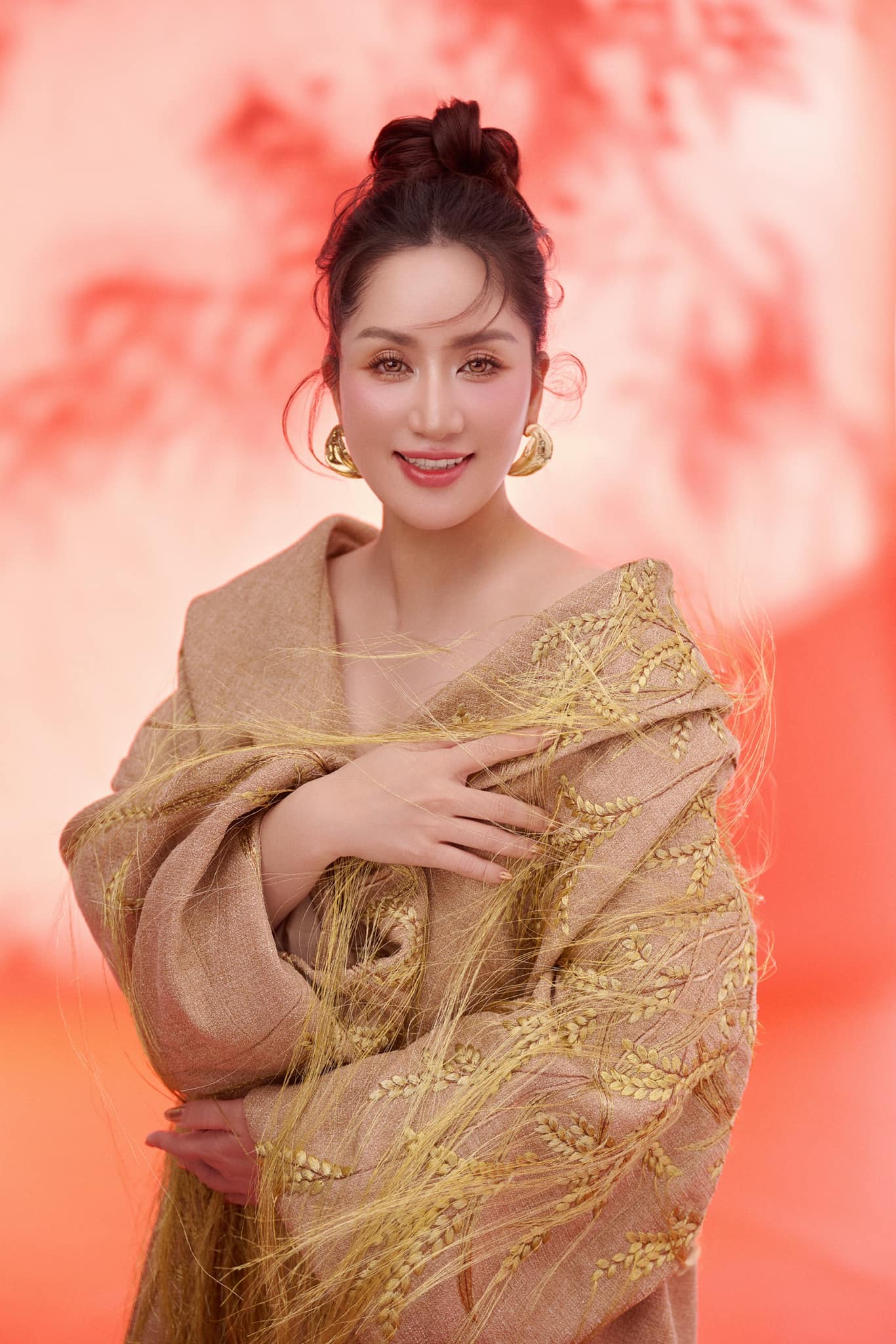 Nhan sắc nữ nghệ sĩ là viện trưởng, cưới chồng học trò kém 11 tuổi, sở hữu nhà trăm tỷ ở TP.HCM- Ảnh 3.