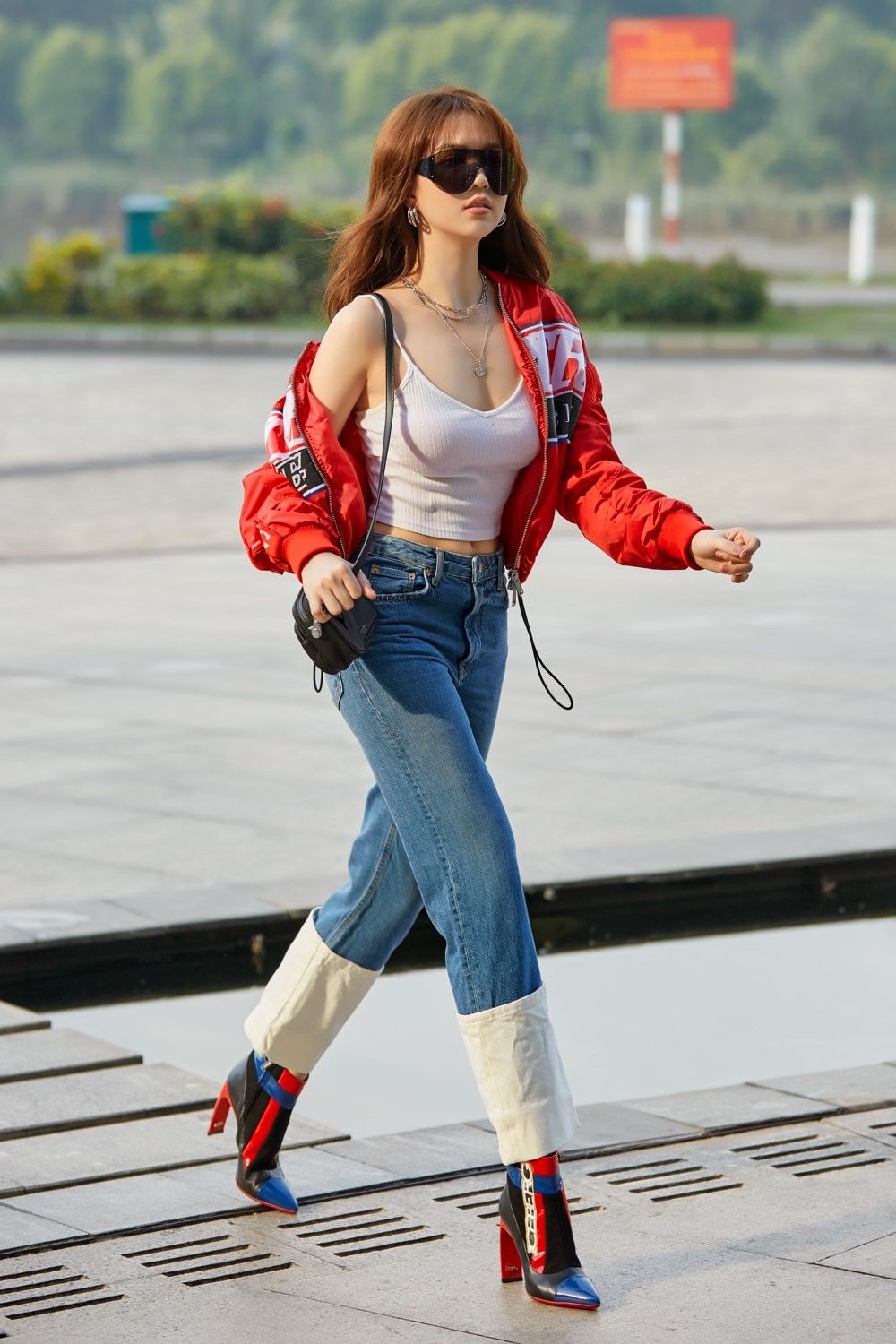 Ngọc Trinh đi đầu trend "trạm tỷ" từ 10 năm trước: Nhìn body và dàn đồ hiệu đủ thấy nể - Ảnh 1.