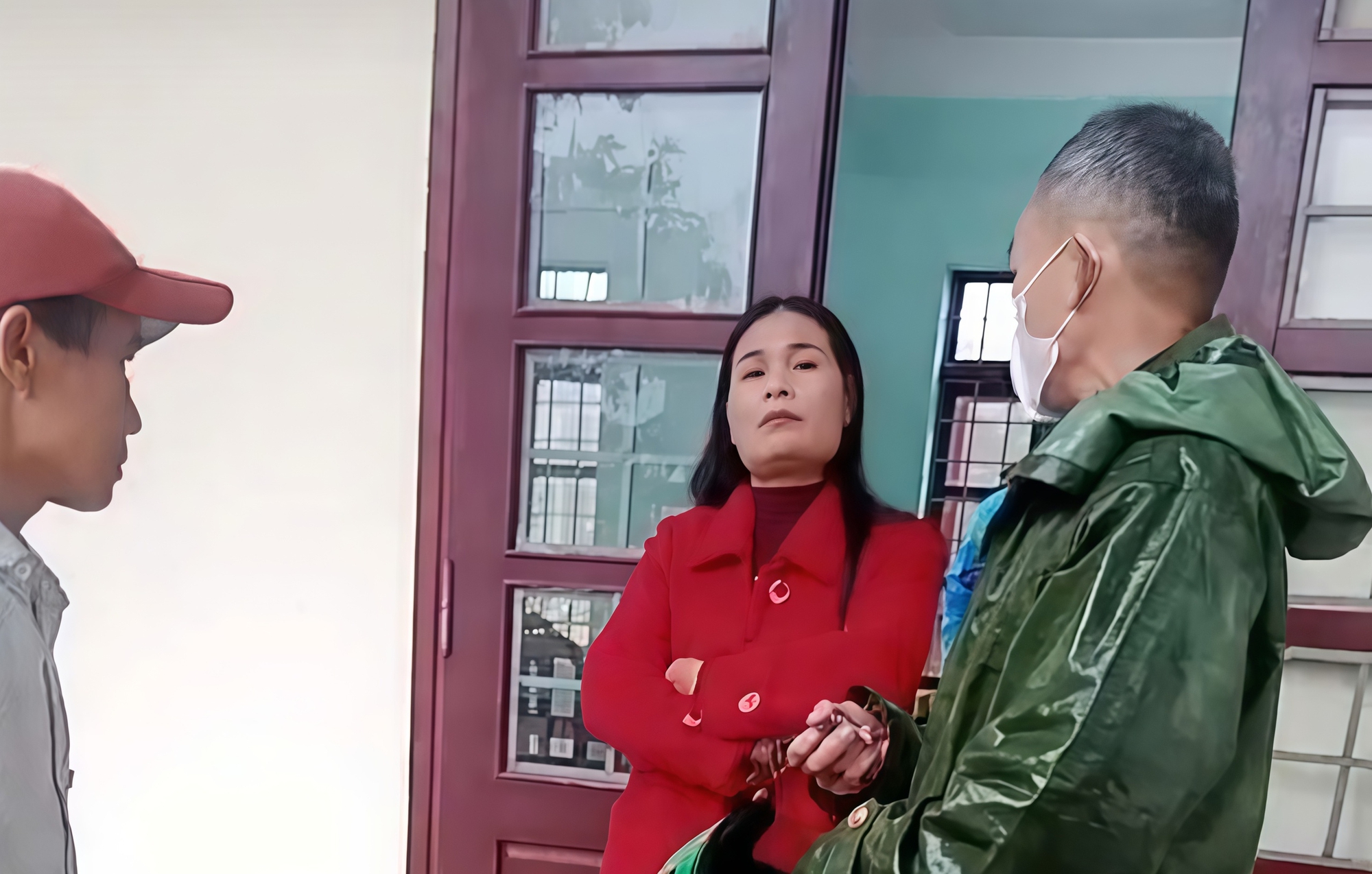 Cách chức Đỗ Thị Hồng Huế: Dân đồng tình , nhưng phạt gần 200 triệu từ đâu? - Ảnh 2. Cách chức Đỗ Thị Hồng Huế: Dân đồng tình , nhưng phạt gần 200 triệu từ đâu? - Ảnh 2.