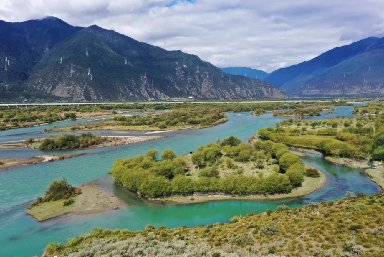 Trung Quốc xây dựng hệ thống thủy điện lớn nhất thế giới giữa dãy Himalaya- Ảnh 1.