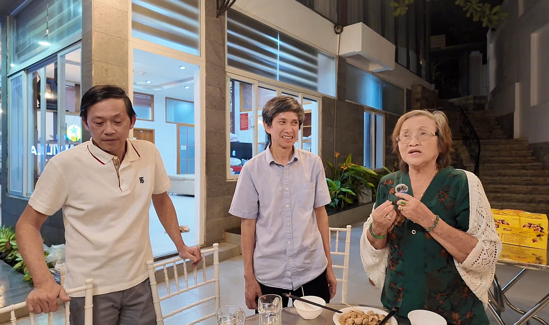 Mẹ ruột Hoài Linh: "Tôi đâu dám nhìn Hoài Linh"- Ảnh 1.