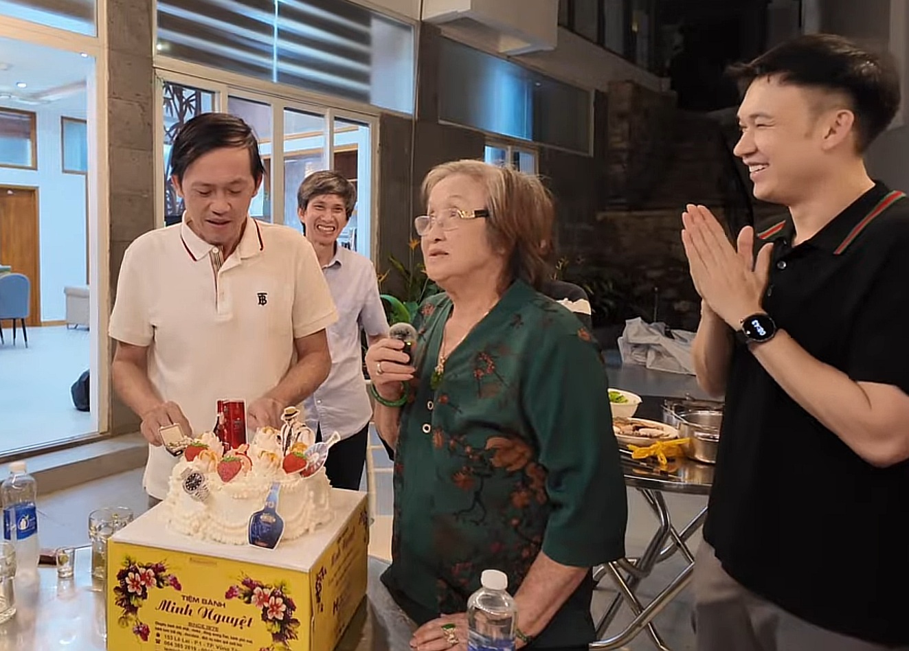 Mẹ ruột Hoài Linh: "Tôi đâu dám nhìn Hoài Linh"- Ảnh 3.