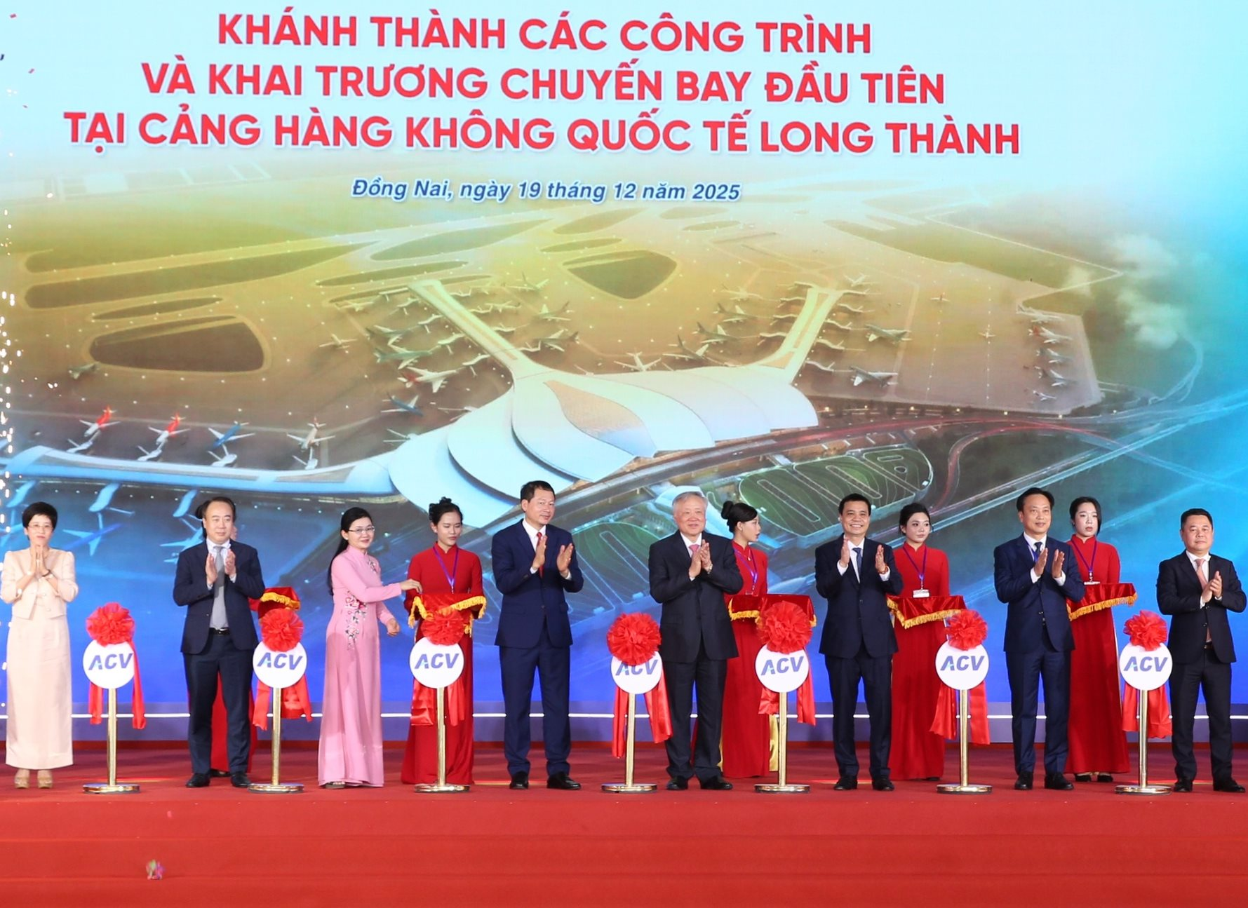 Đúng 6h30', Phó Thủ tướng đi chuyến bay tới dự án 16 tỷ USD: Thời khắc trọng đại của công trình 5 sao- Ảnh 4.