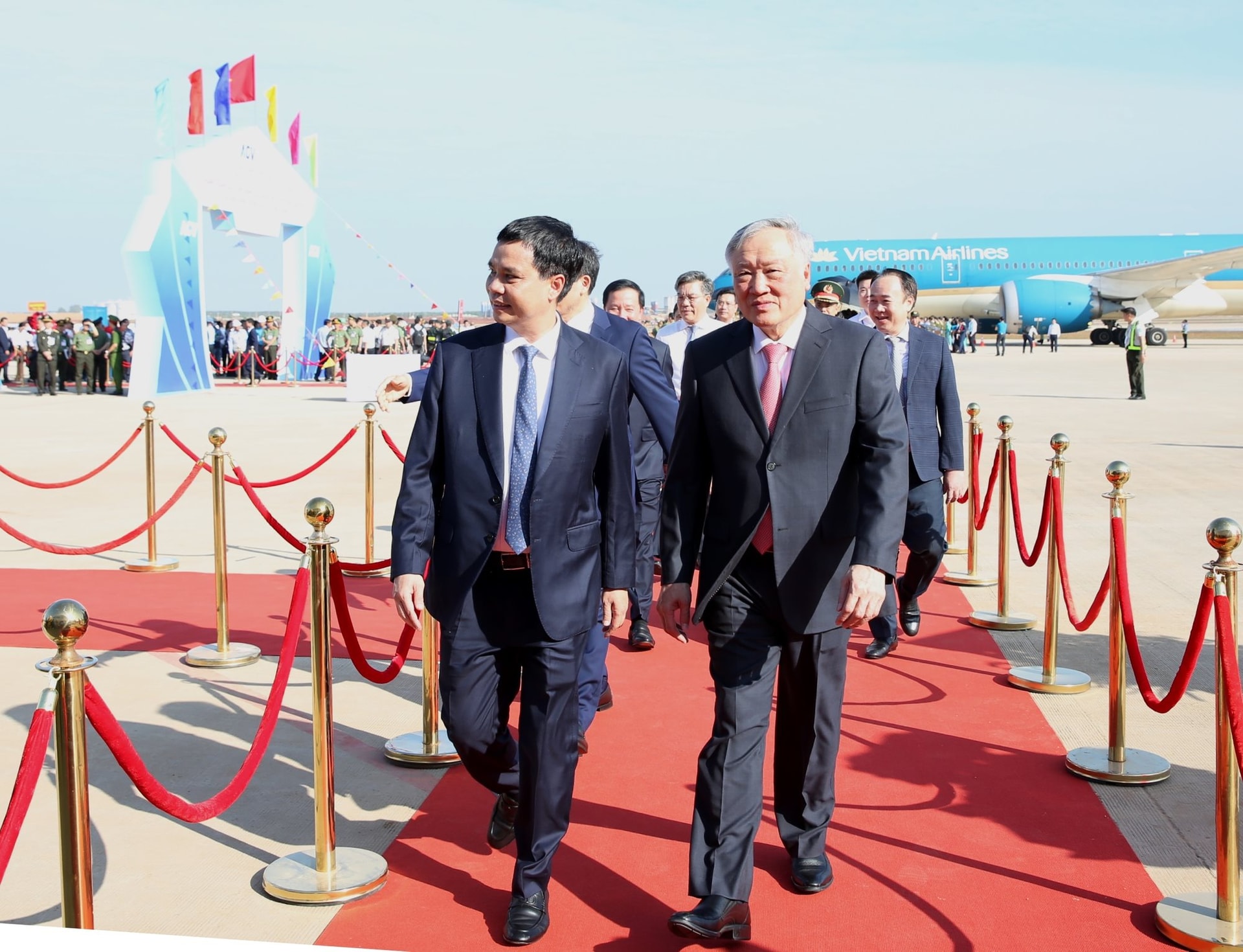 Đúng 6h30', Phó Thủ tướng đi chuyến bay tới dự án 16 tỷ USD: Thời khắc trọng đại của công trình 5 sao- Ảnh 1.