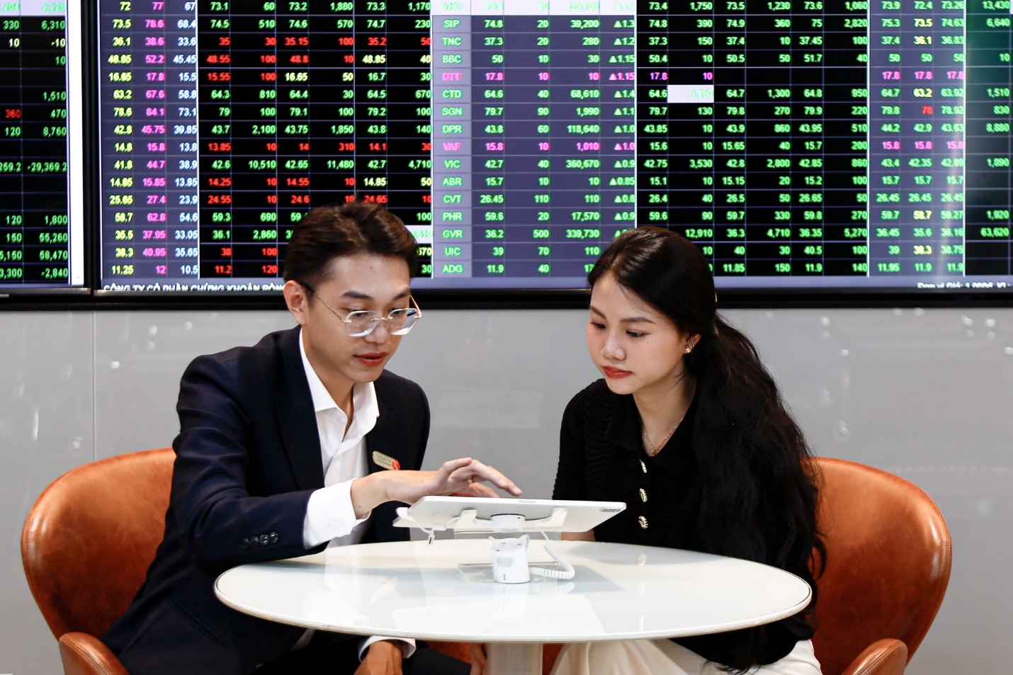 Chứng khoán Rồng Việt kỷ niệm 19 năm “Vững bền giá trị - Vững chắc tương lai” - Ảnh 1.