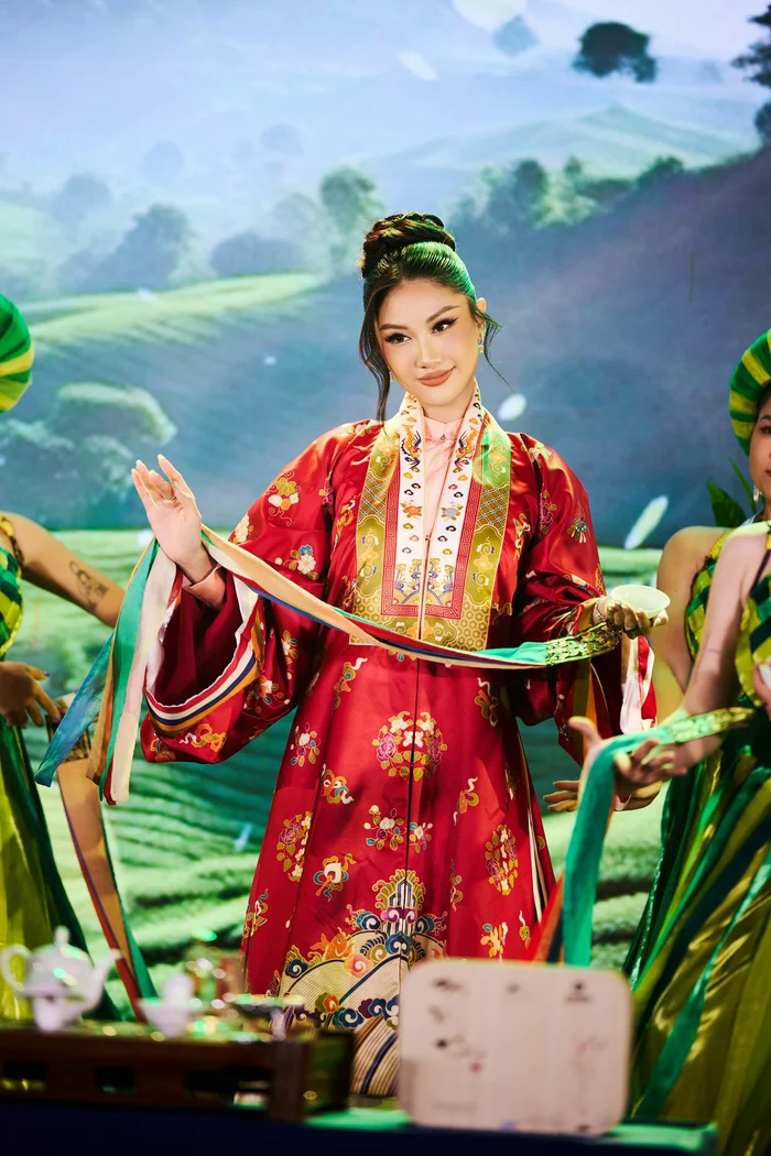 Chung kết Miss Cosmo 2025: Phương Linh lọt Top 10, visual cực sáng!- Ảnh 4.