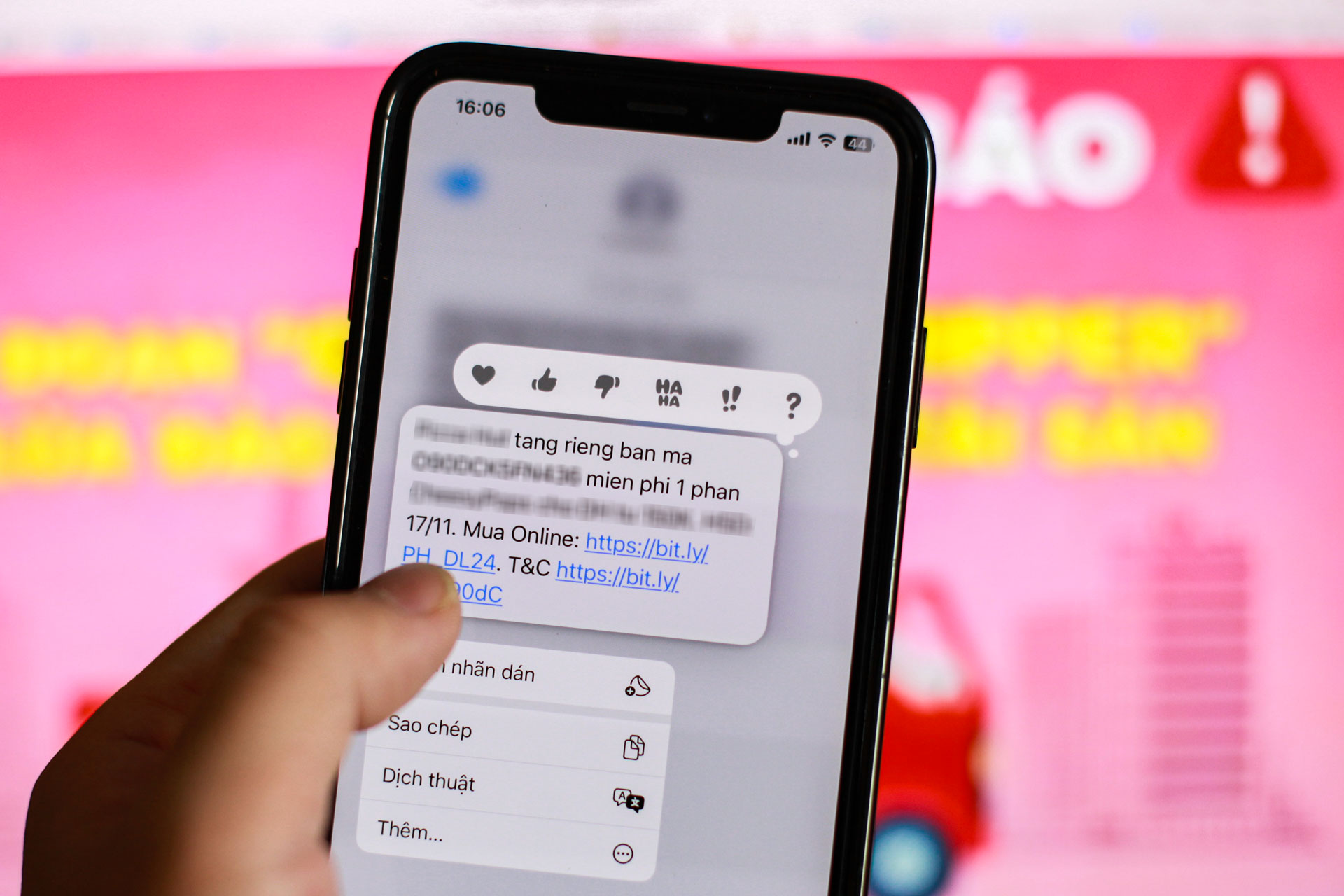 Vì sao kẻ lừa đảo đọc vanh vách số dư, biết chính xác mã OTP của bạn dù điện thoại vẫn nằm trên tay?- Ảnh 2.