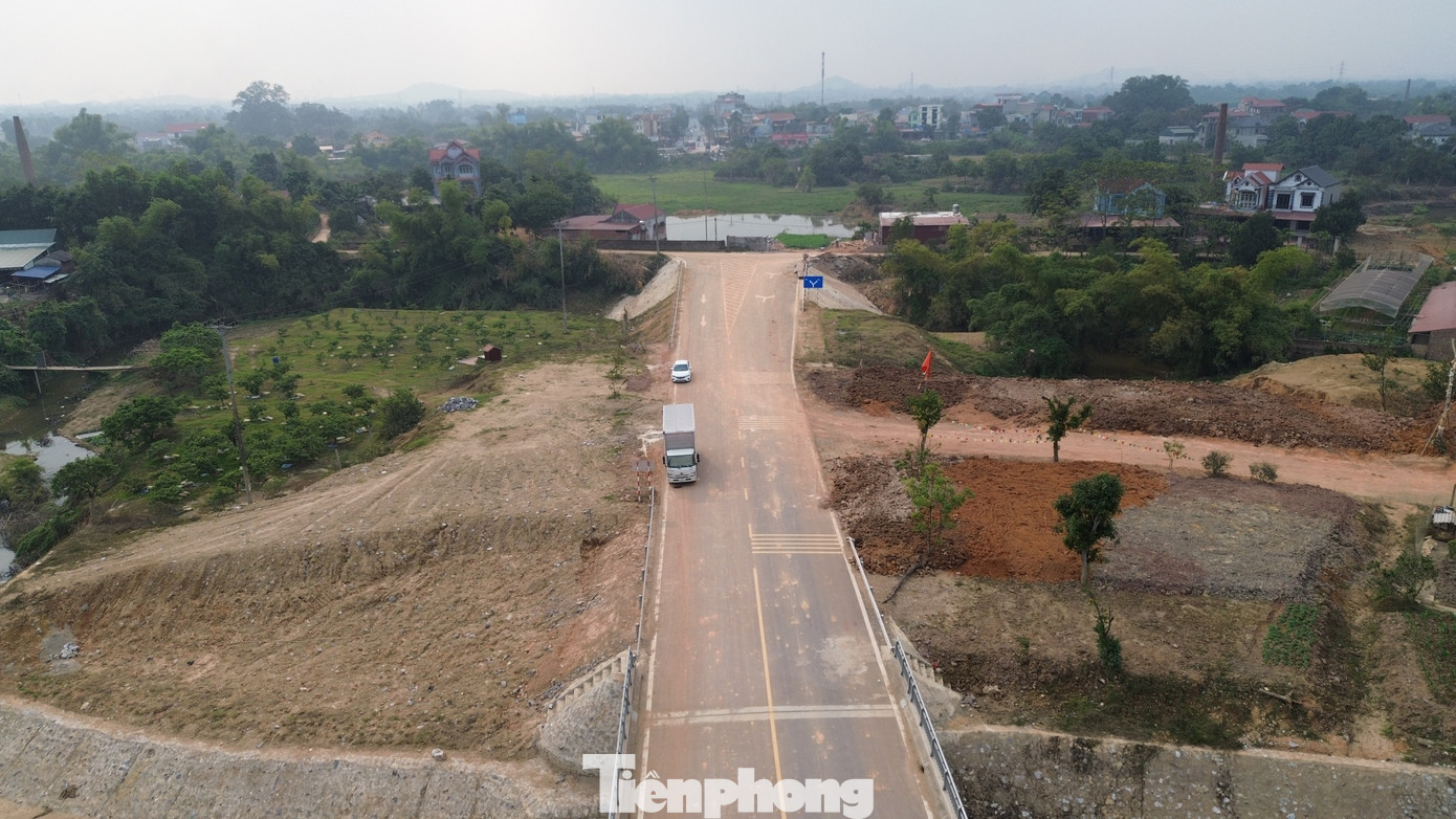 Cận cảnh tuyến đường 'cụt' 220 tỷ kết nối với... đồng ruộng ở Thái Nguyên- Ảnh 3.