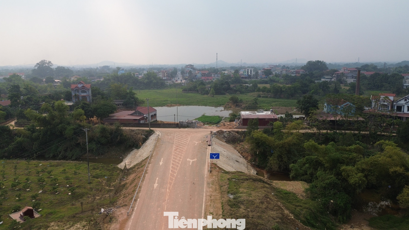 Cận cảnh tuyến đường 'cụt' 220 tỷ kết nối với... đồng ruộng ở Thái Nguyên- Ảnh 2.