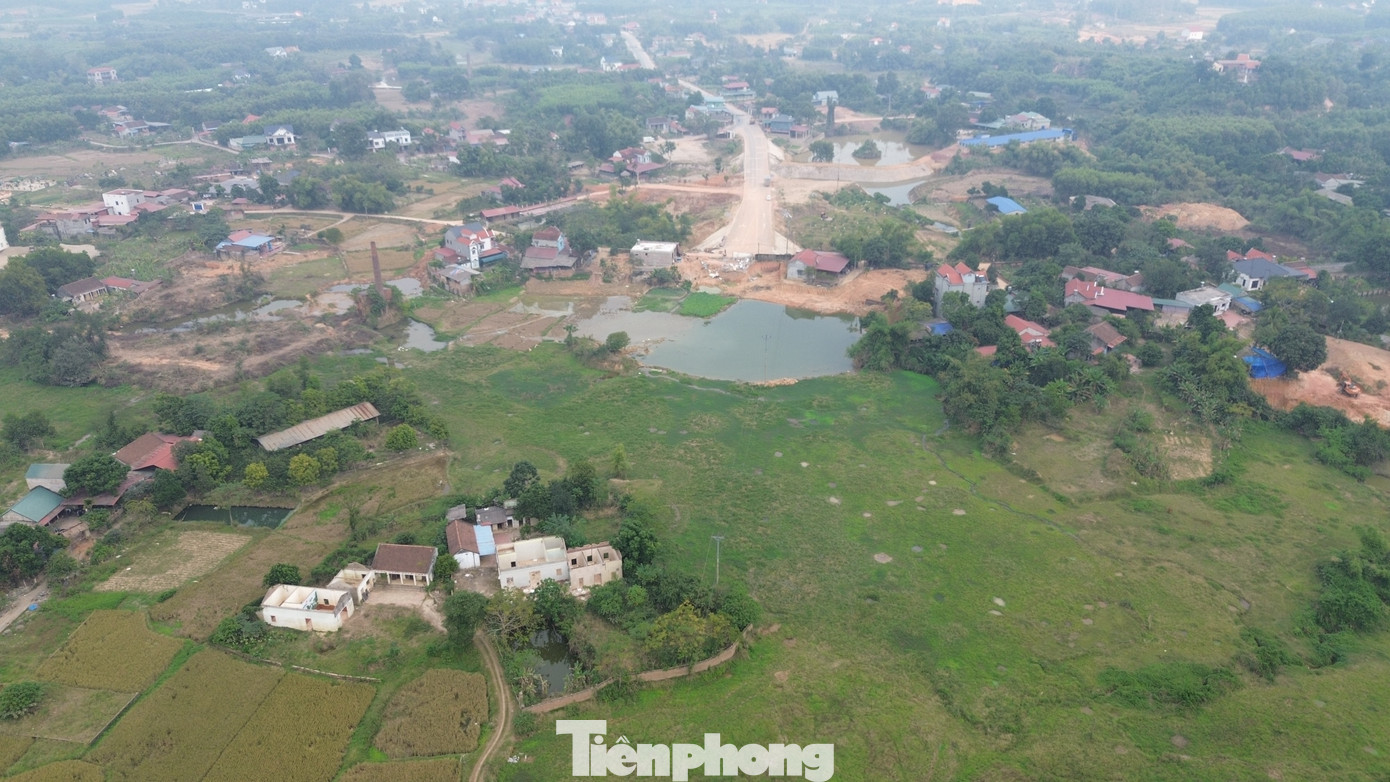 Cận cảnh tuyến đường 'cụt' 220 tỷ kết nối với... đồng ruộng ở Thái Nguyên- Ảnh 4.