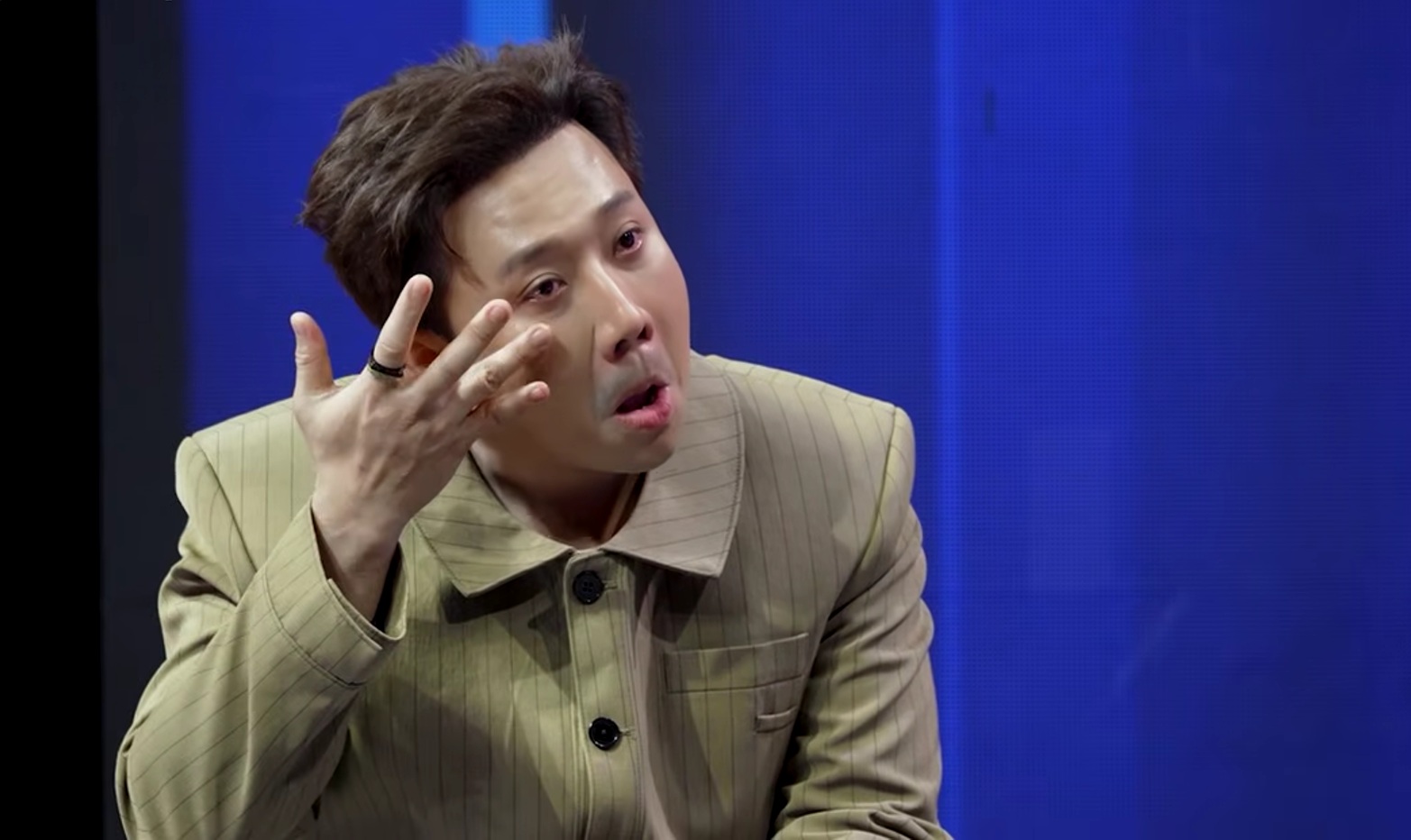 Nam nghệ sĩ U60 xin phép vợ nói 1 điều, Trấn Thành bật khóc- Ảnh 3.