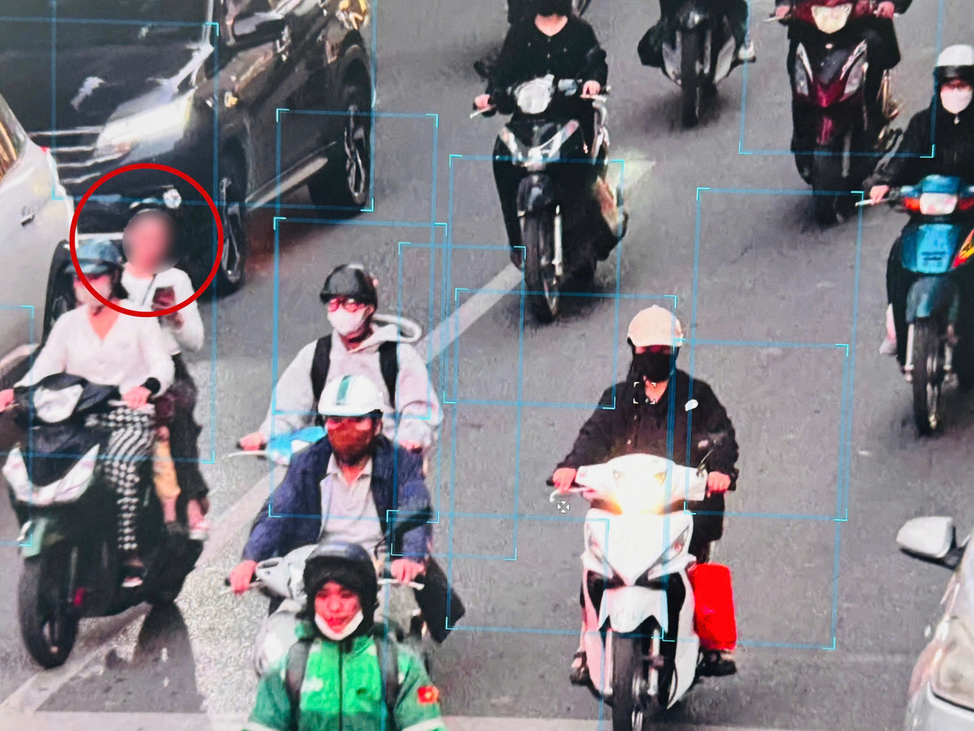 Camera AI 'soi' đến tận cổng trường, phát hiện nhiều học sinh vi phạm giao thông- Ảnh 1.