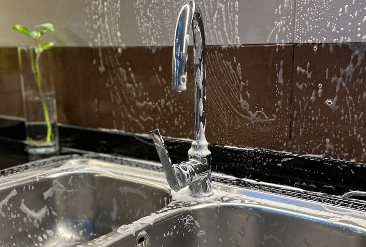 7 nơi trong bếp "lúc nhúc" vi khuẩn nhưng rất dễ bị bỏ quên dù chăm dọn mỗi ngày - Ảnh 2.