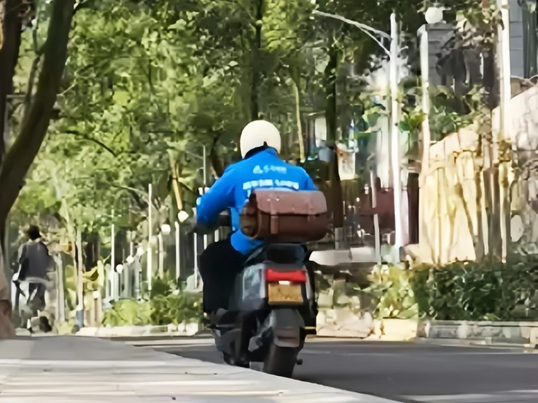 Shipper từng là thủ khoa, học Y 13 năm đến bậc Tiến sĩ: "Họ nói tôi đang xúc phạm cha mẹ"- Ảnh 1.