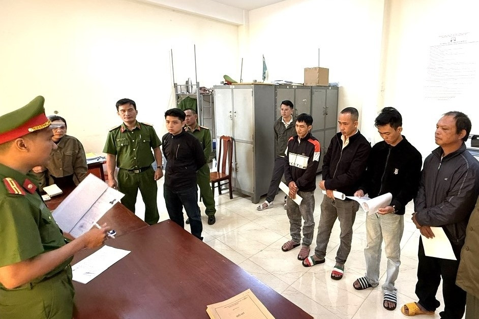 Khởi tố vợ chồng Huỳnh Xuân Hùng và Huỳnh Thị Thu Minh - Ảnh 1.