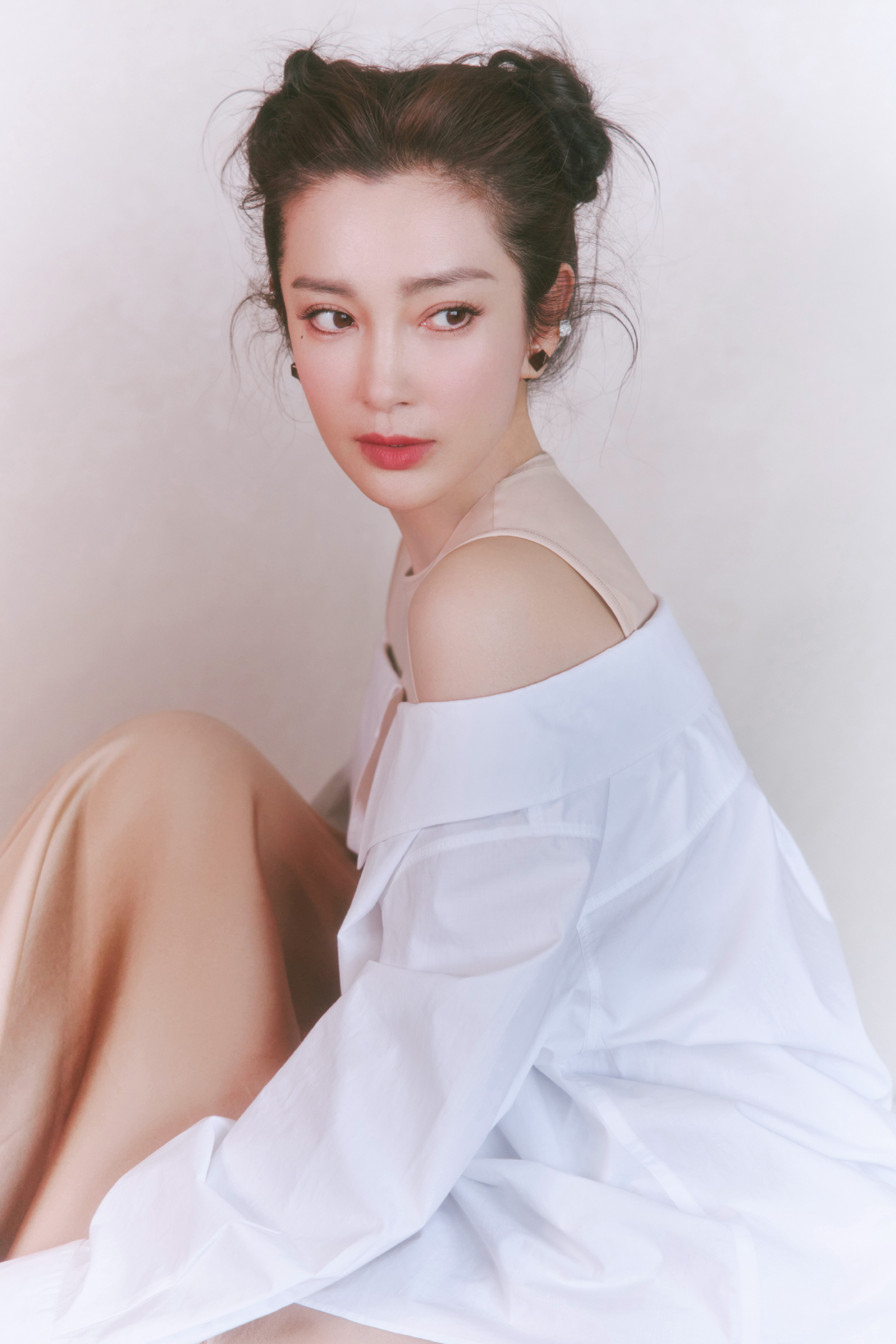 Không ai dám cưới mỹ nhân nghìn tỉ này: Nghe “giai thoại” đuổi 20 người giúp việc mà toát mồ hôi- Ảnh 2.