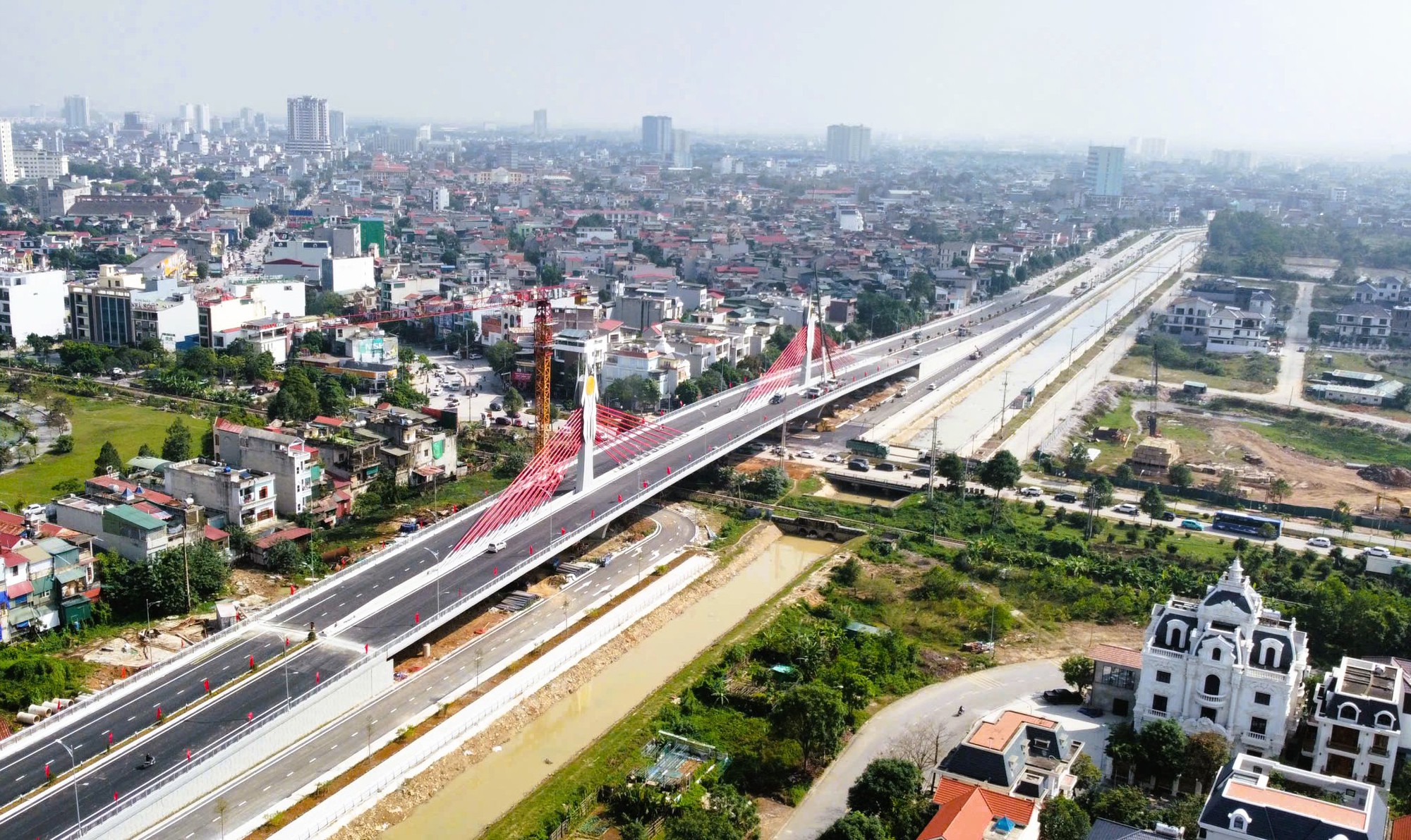 Cầu dây văng đầu tiên vượt đường sắt Bắc - Nam ở Thanh Hóa - Ảnh 14.