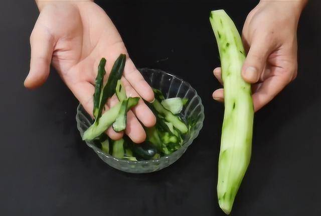 Ngâm rau càng lâu càng sạch? Chuyên gia cảnh báo: Nhiều gia đình đang rửa rau sai cách, vô tình "ăn" thêm thuốc trừ sâu- Ảnh 3.