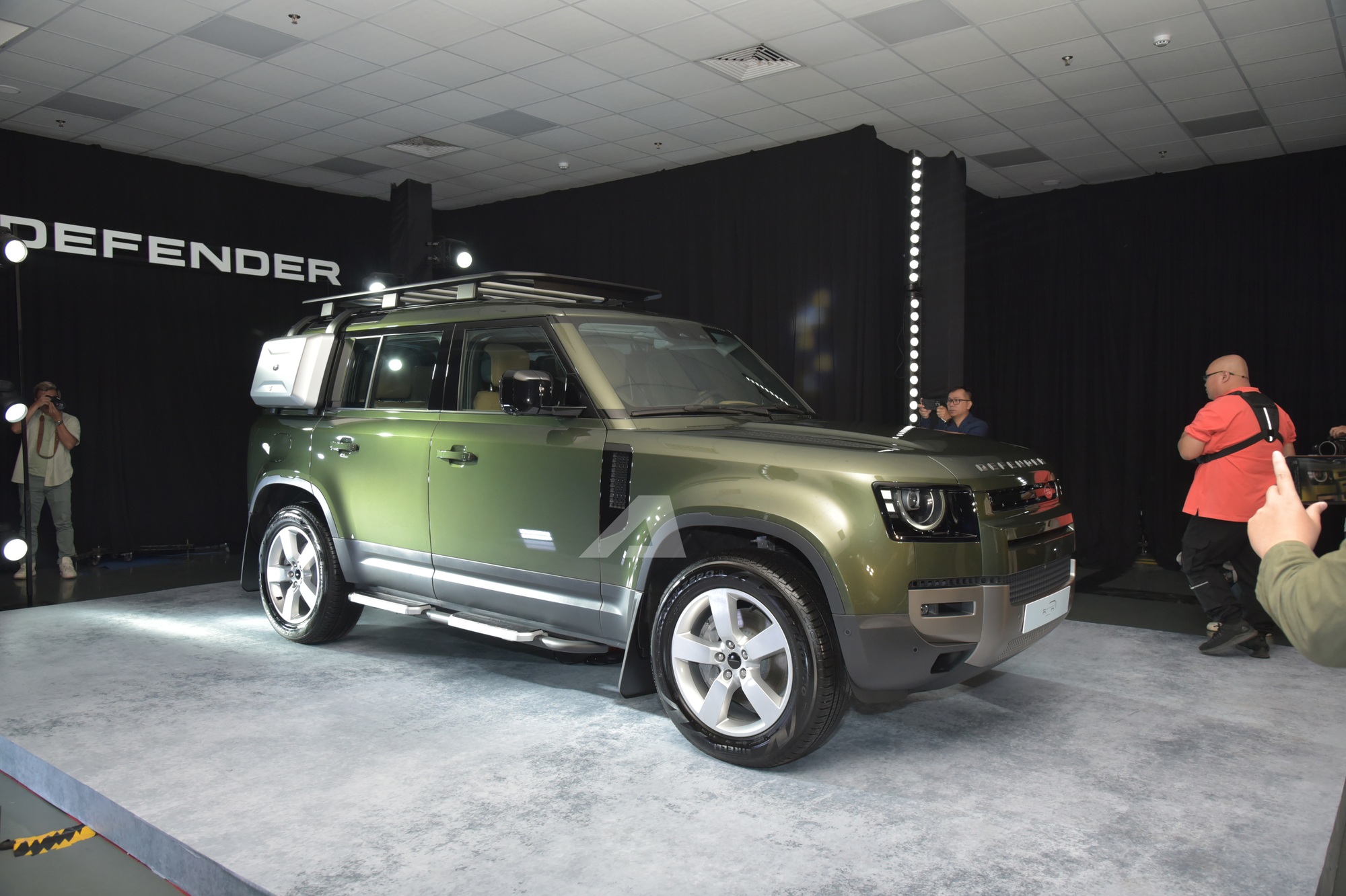 Land Rover Defender 2026 ra mắt Việt Nam: Giá từ 5,1 tỷ đồng, màn hình khủng, có ghế ông chủ và công nghệ off-road 'nhàn tênh' - Ảnh 14.