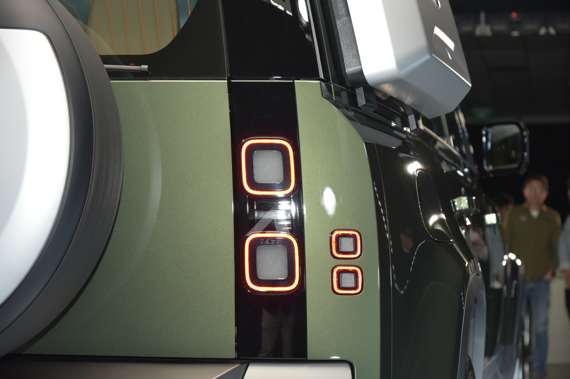 Land Rover Defender 2026 ra mắt Việt Nam: Giá từ 5,1 tỷ đồng, màn hình khủng, có ghế ông chủ và công nghệ off-road 'nhàn tênh' - Ảnh 18.